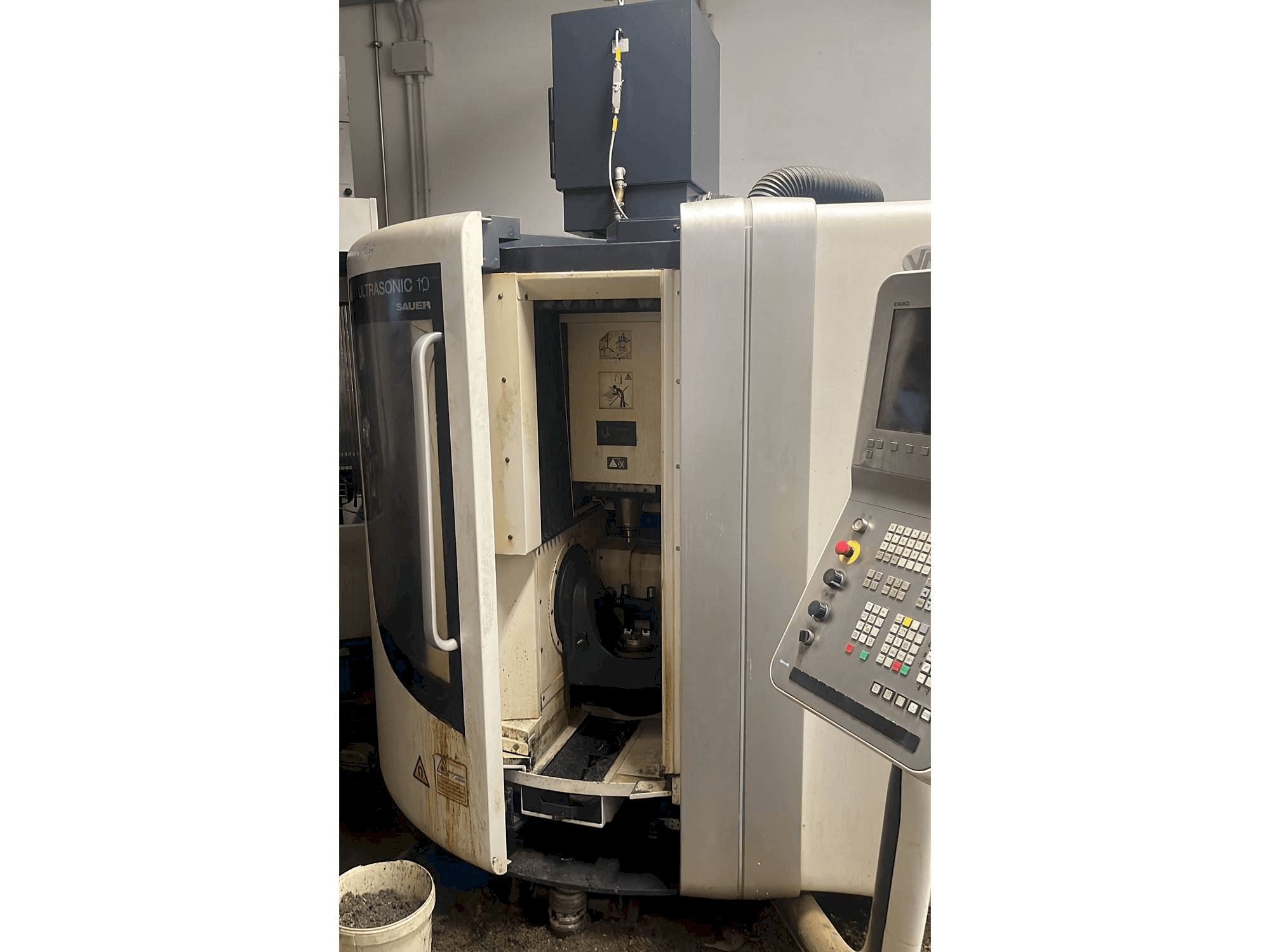 Prikaz stroja DMG ultrasonic 10 sauer sprijeda