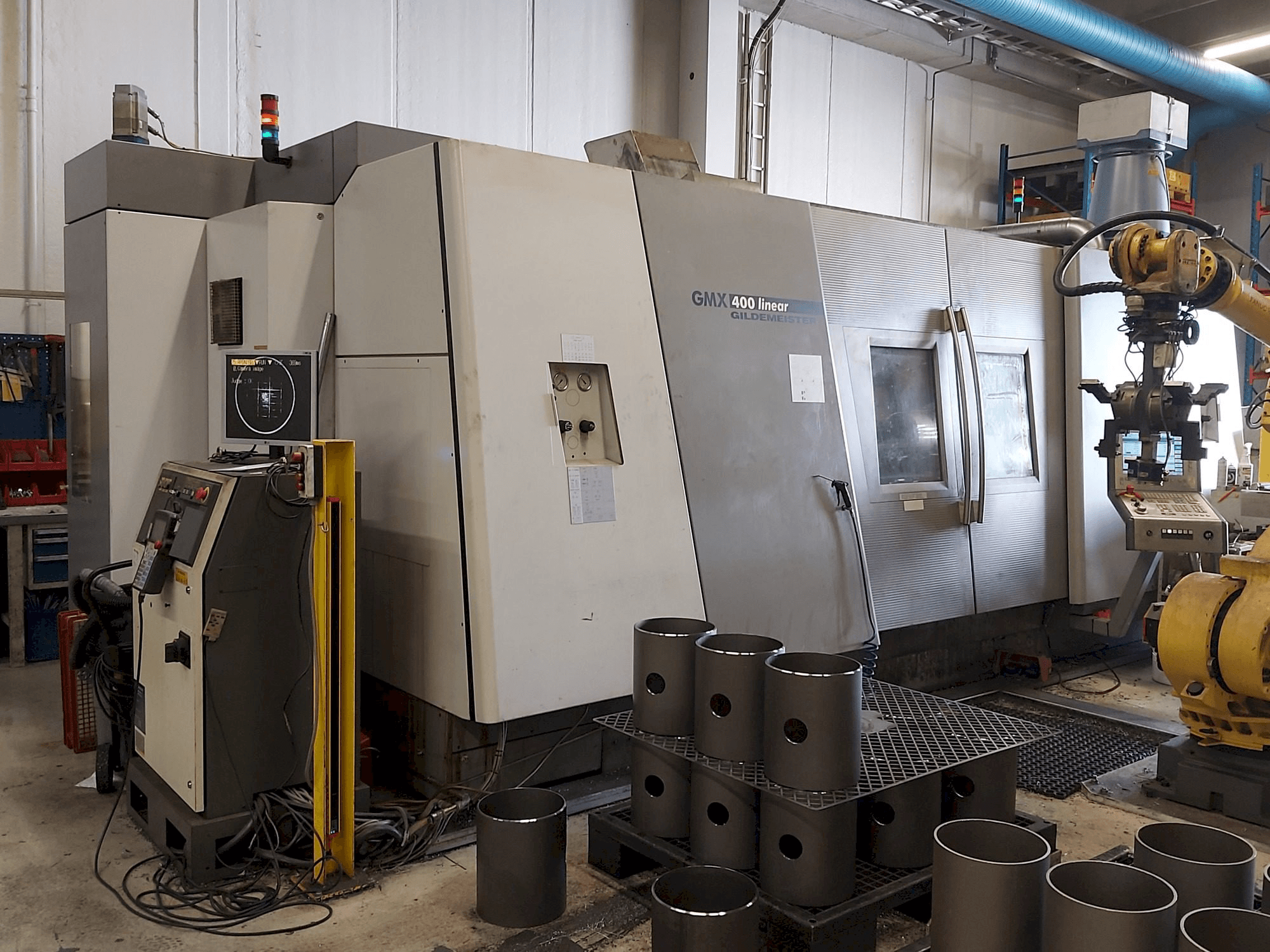 Prikaz stroja Gildemeister GMX 400 Linear sprijeda