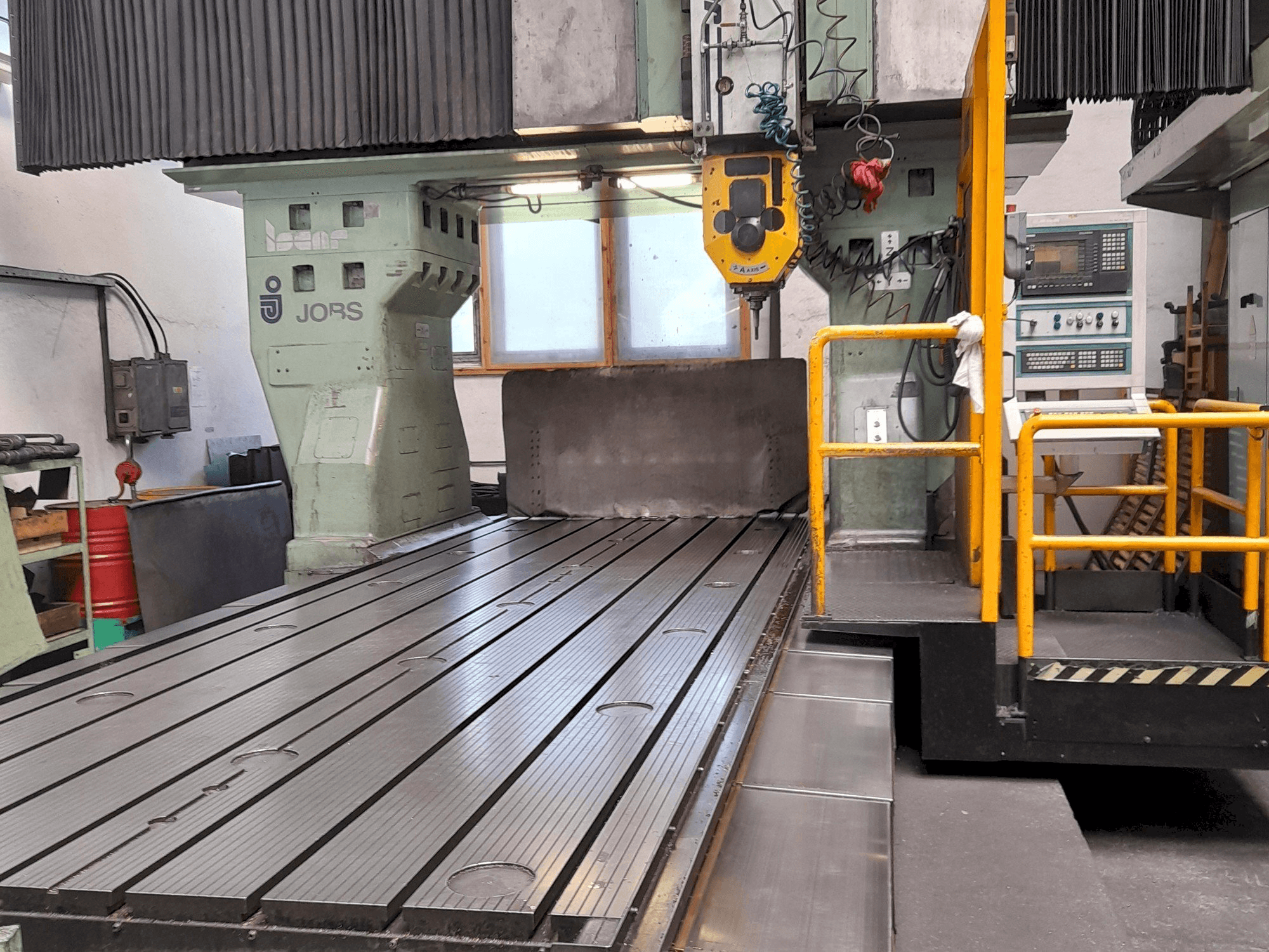 Prikaz stroja JOBS JoMach 243 sprijeda