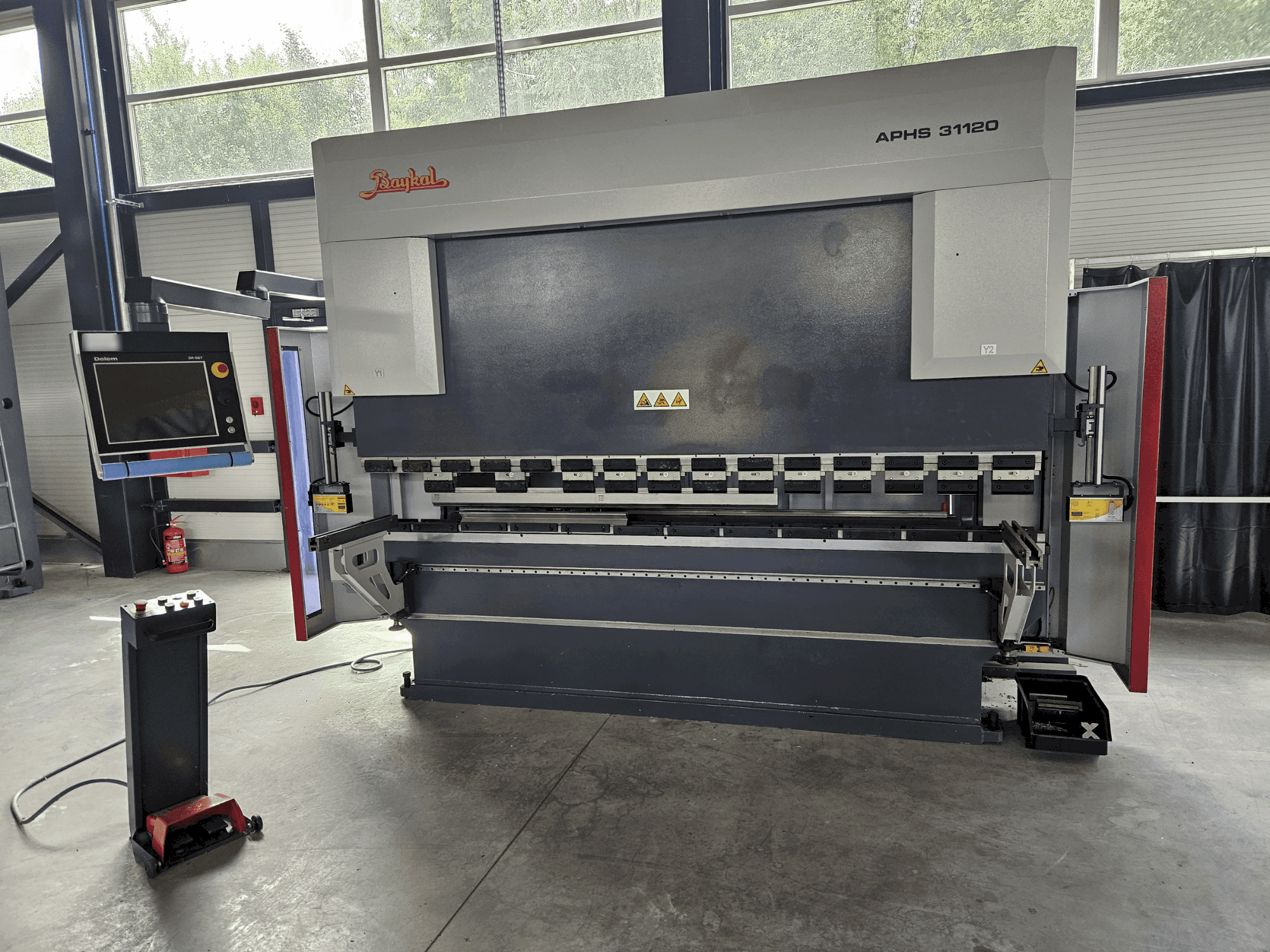 Prikaz stroja Baykal APHS 31120 sprijeda