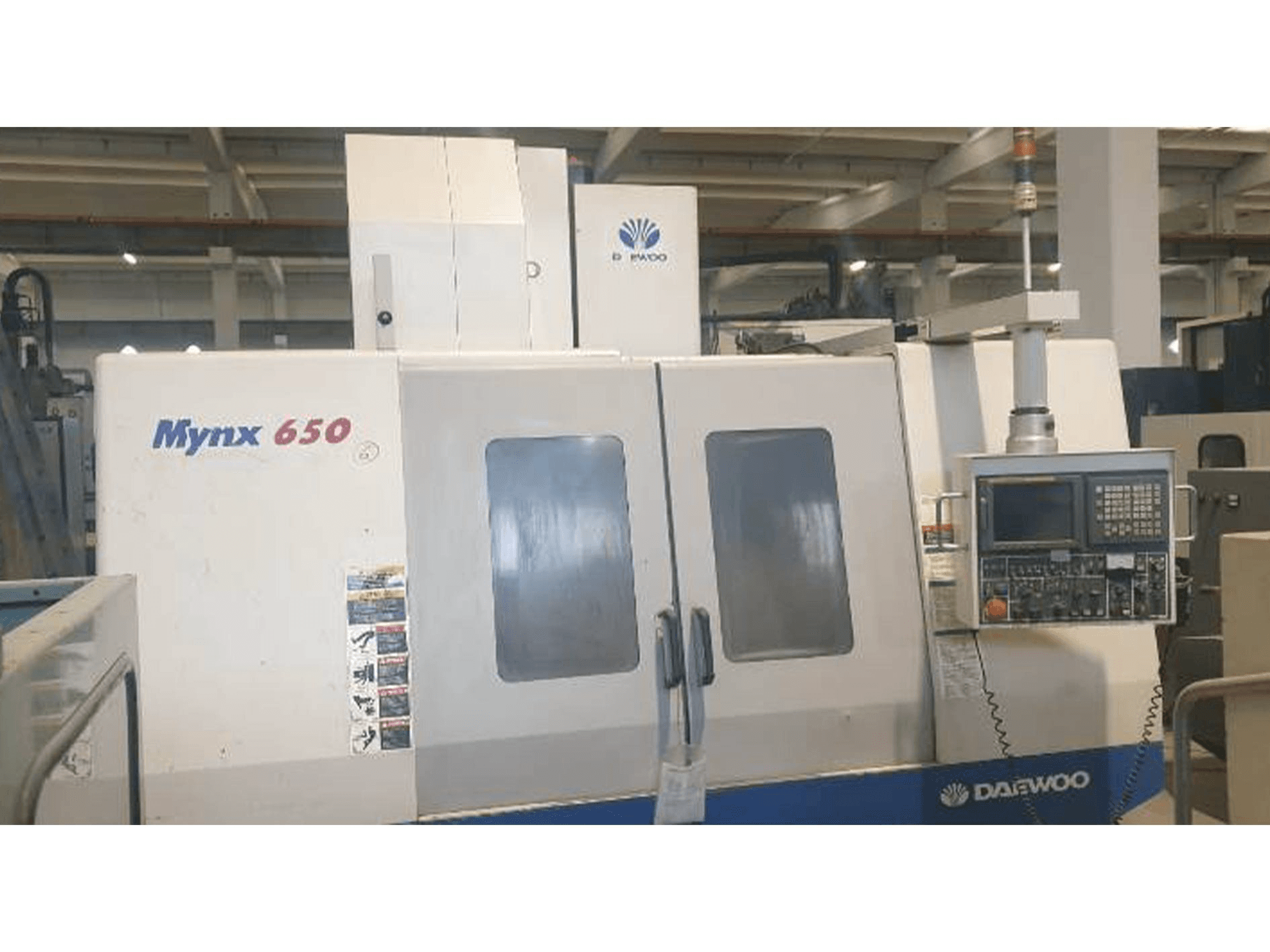 Prikaz stroja DAEWOO MYNX 650 sprijeda