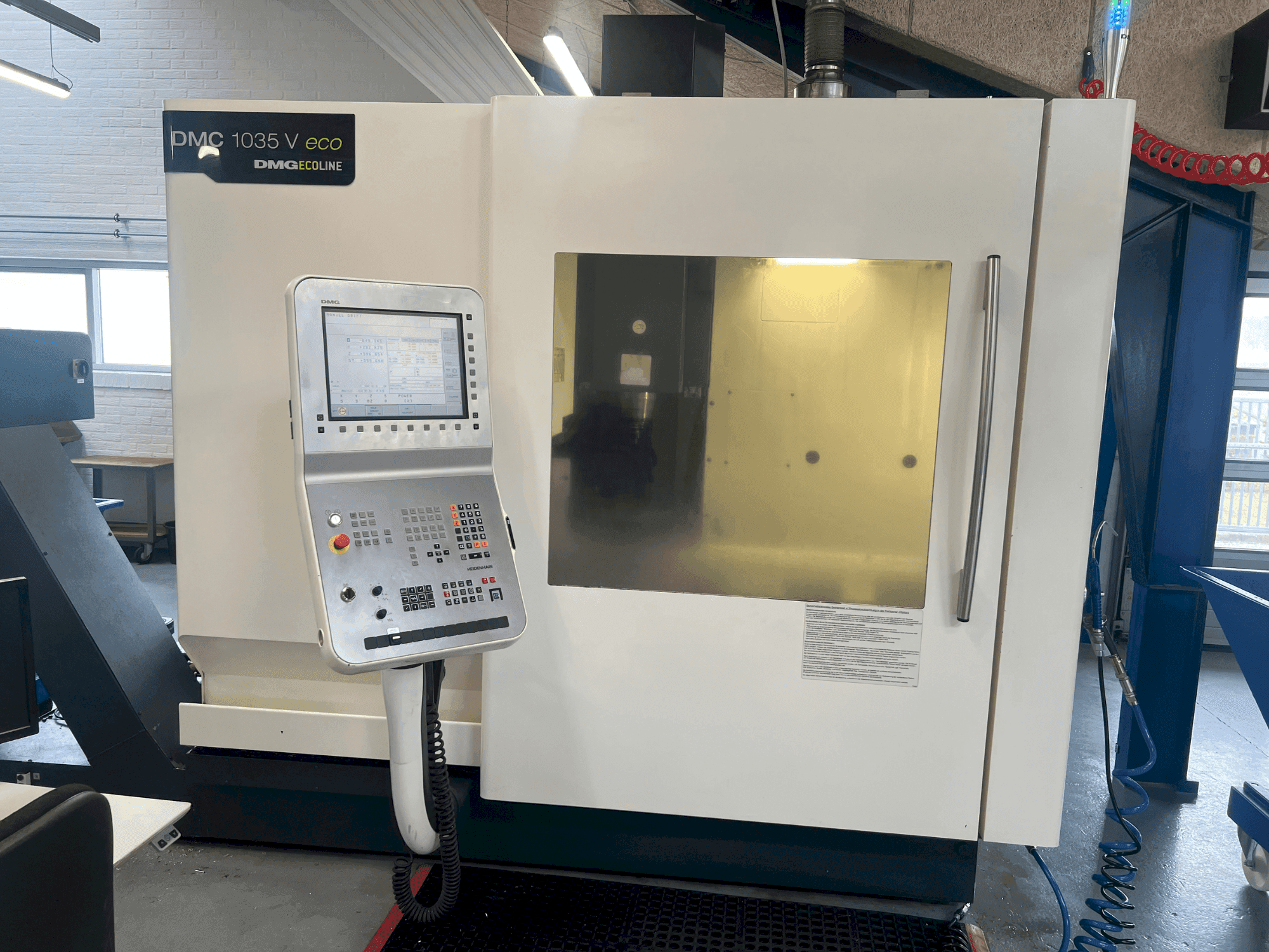 Prikaz stroja DMG MORI DMC 1035V eco sprijeda