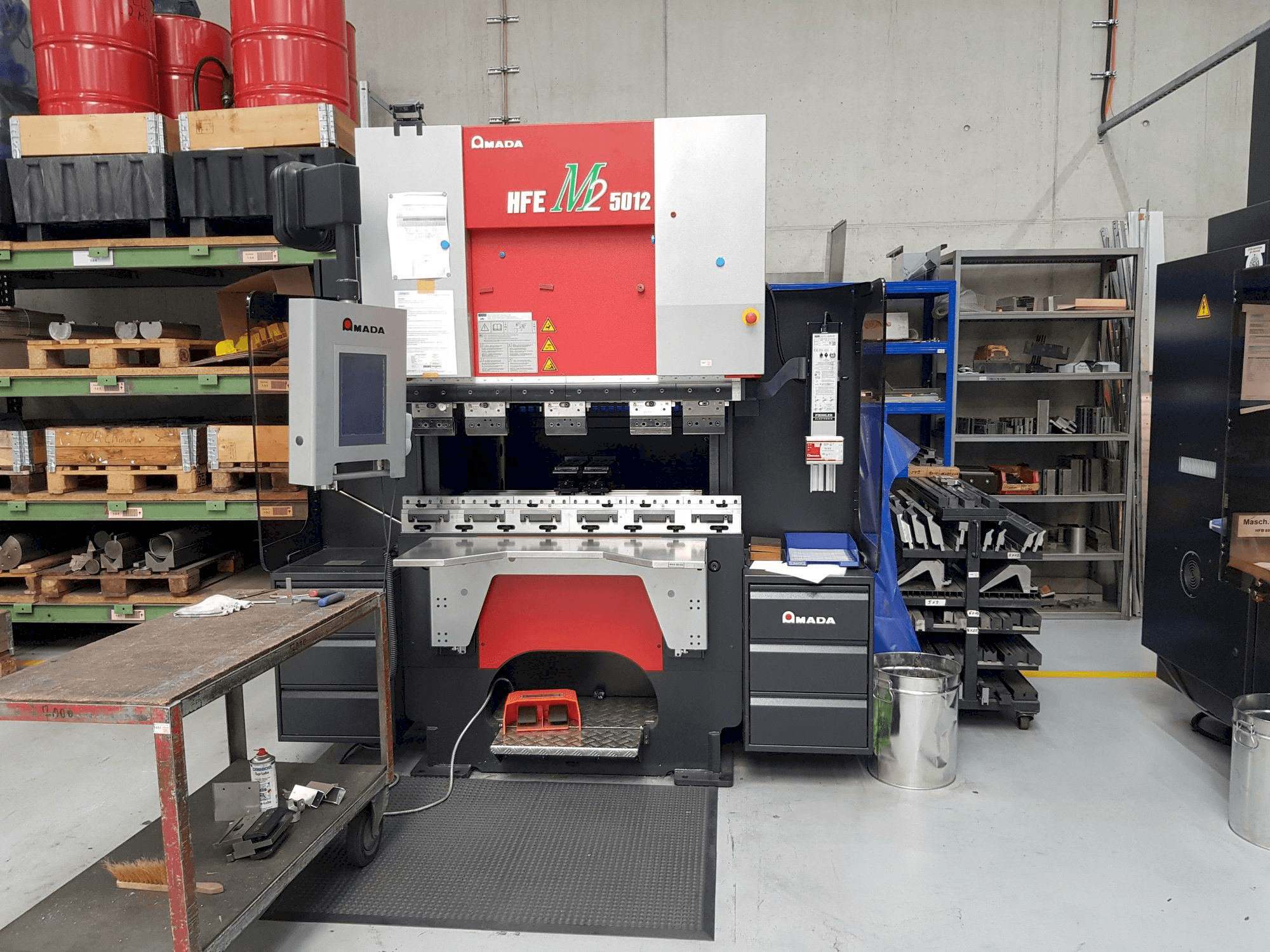 Prikaz stroja AMADA HFE M2 5012 sprijeda