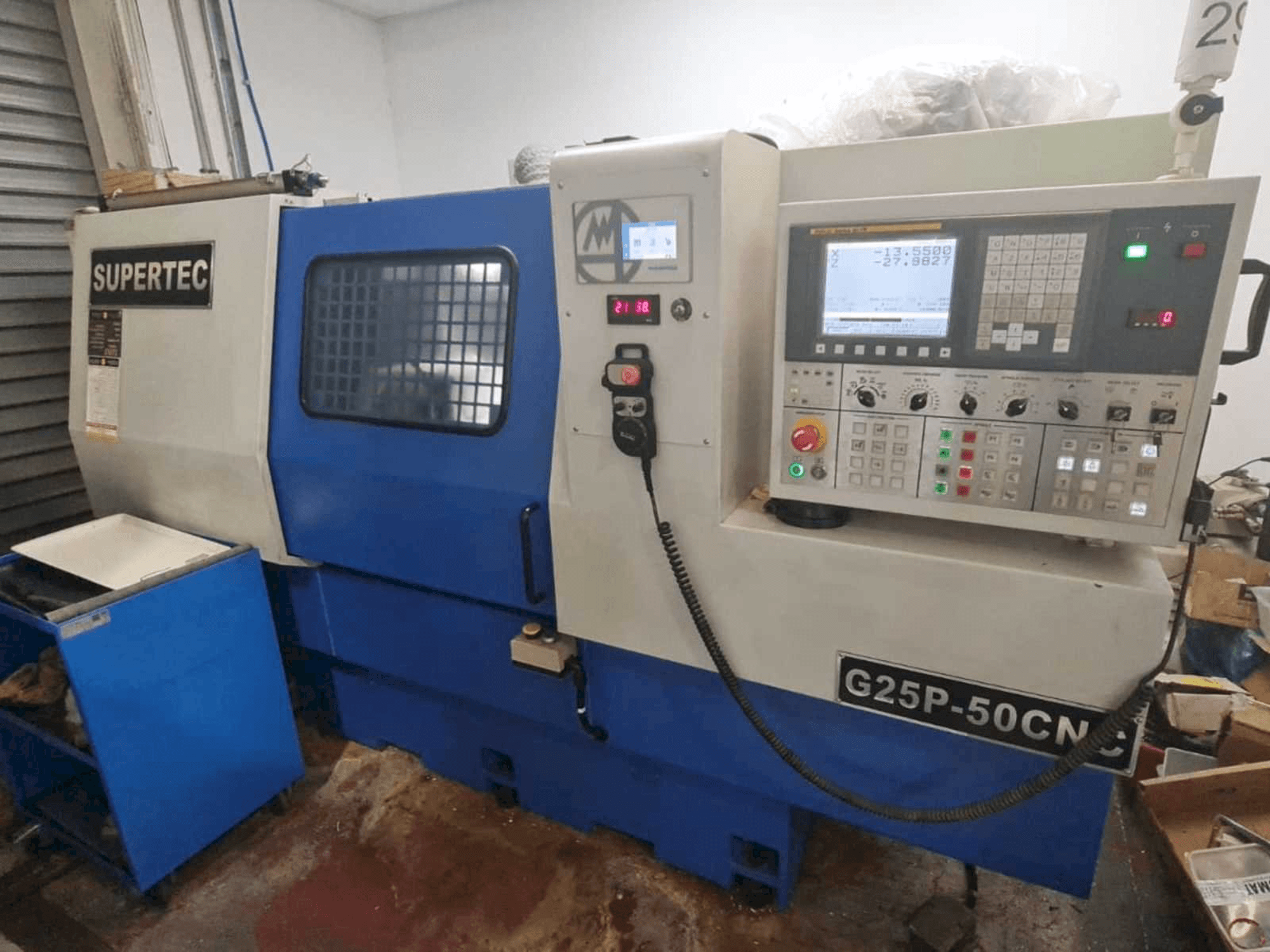 Prikaz stroja Supertec G25P-500CNC sprijeda