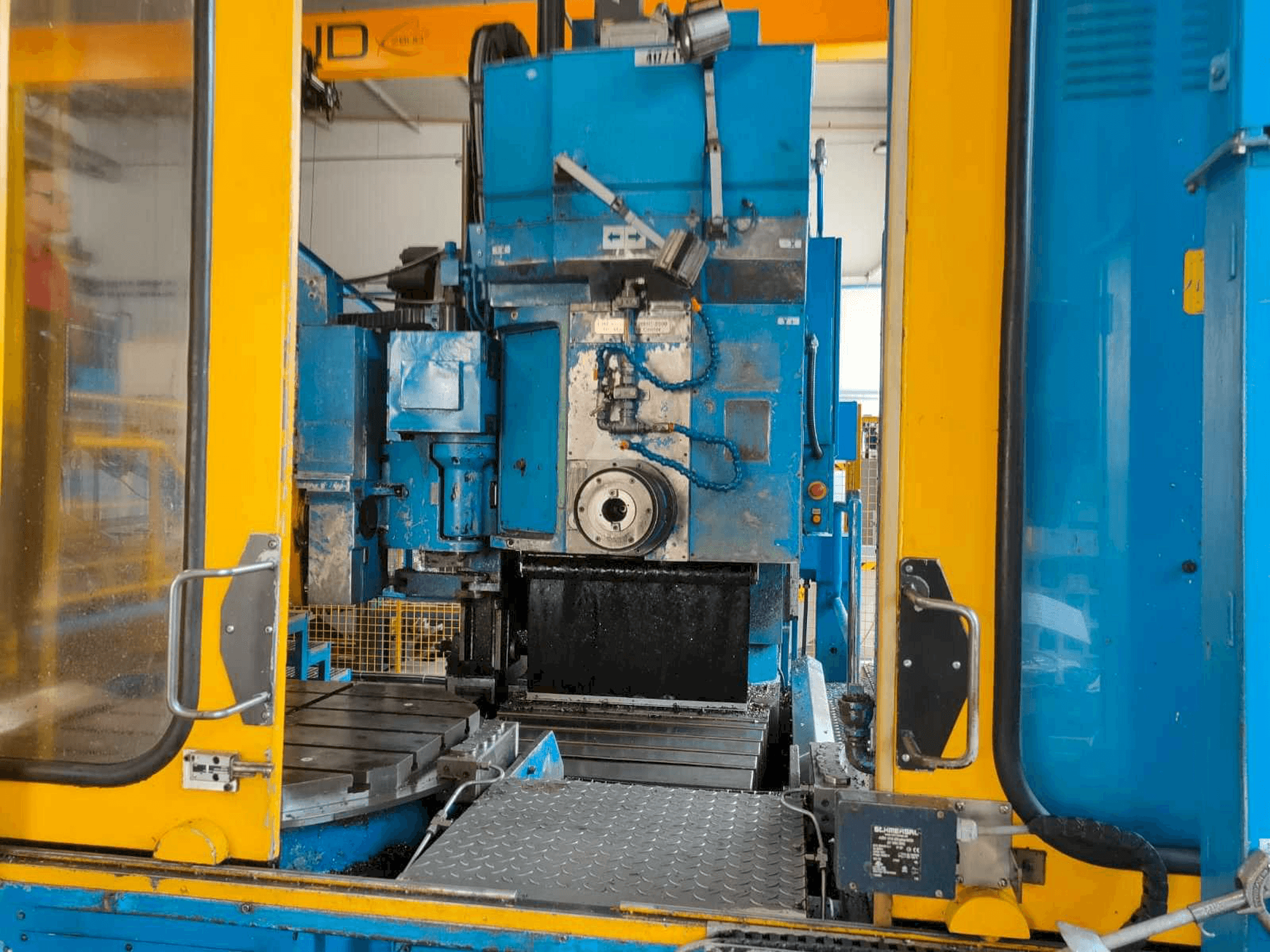 Prikaz stroja Cincinnati MILACRON 20-HC-2500 sprijeda