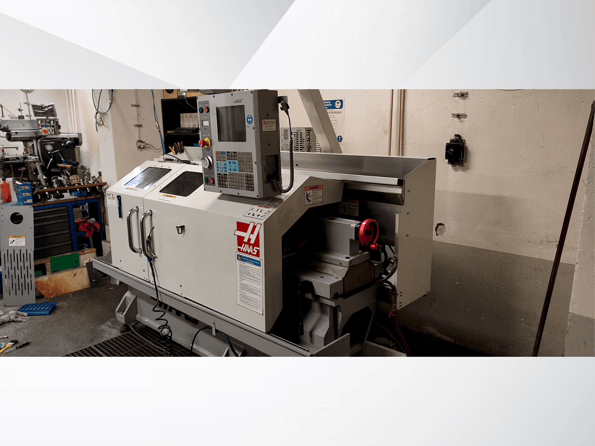 Prikaz stroja HAAS TL-2HE sprijeda