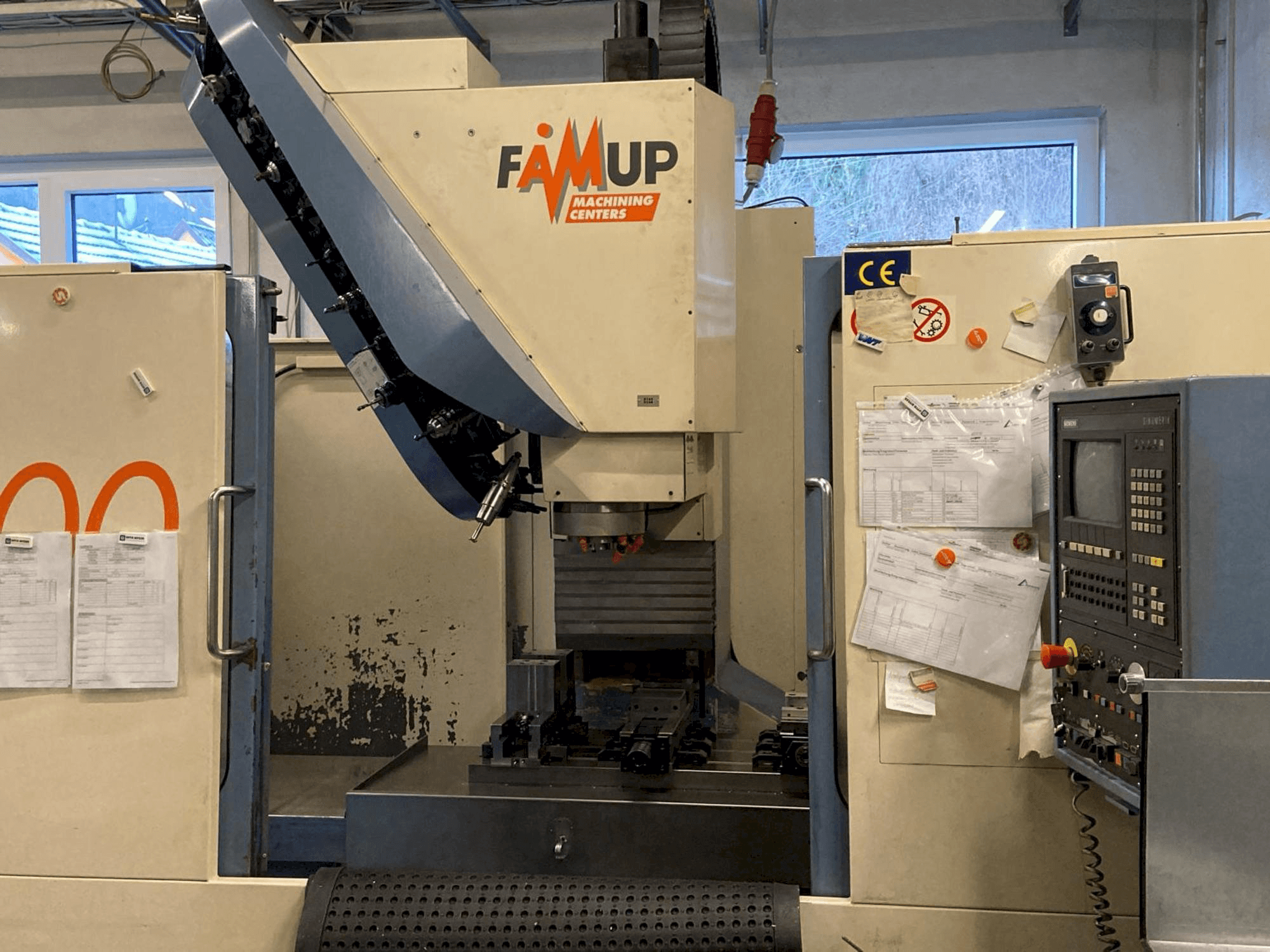 Prikaz stroja FAMUP MCX1000 sprijeda