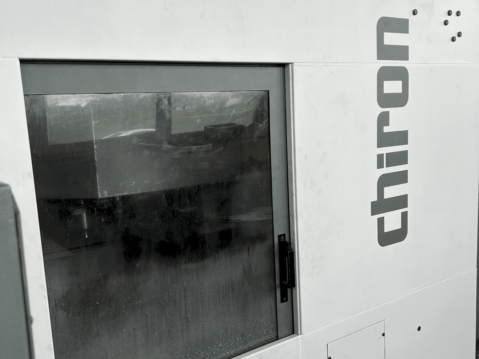 Prikaz stroja CHIRON FZ18W sprijeda