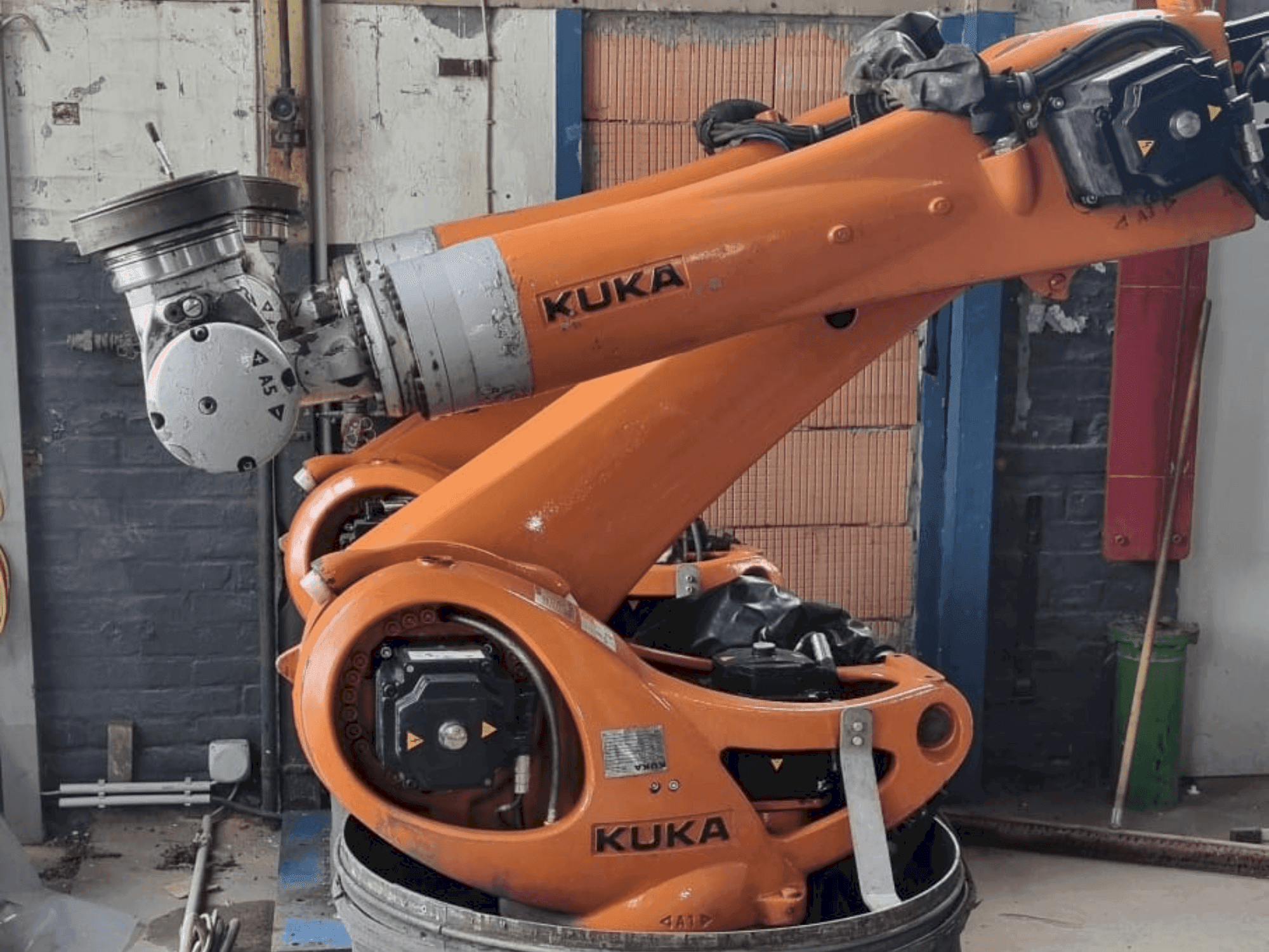 Prikaz stroja KUKA KR 90 R3100 extra C-F-HP sprijeda