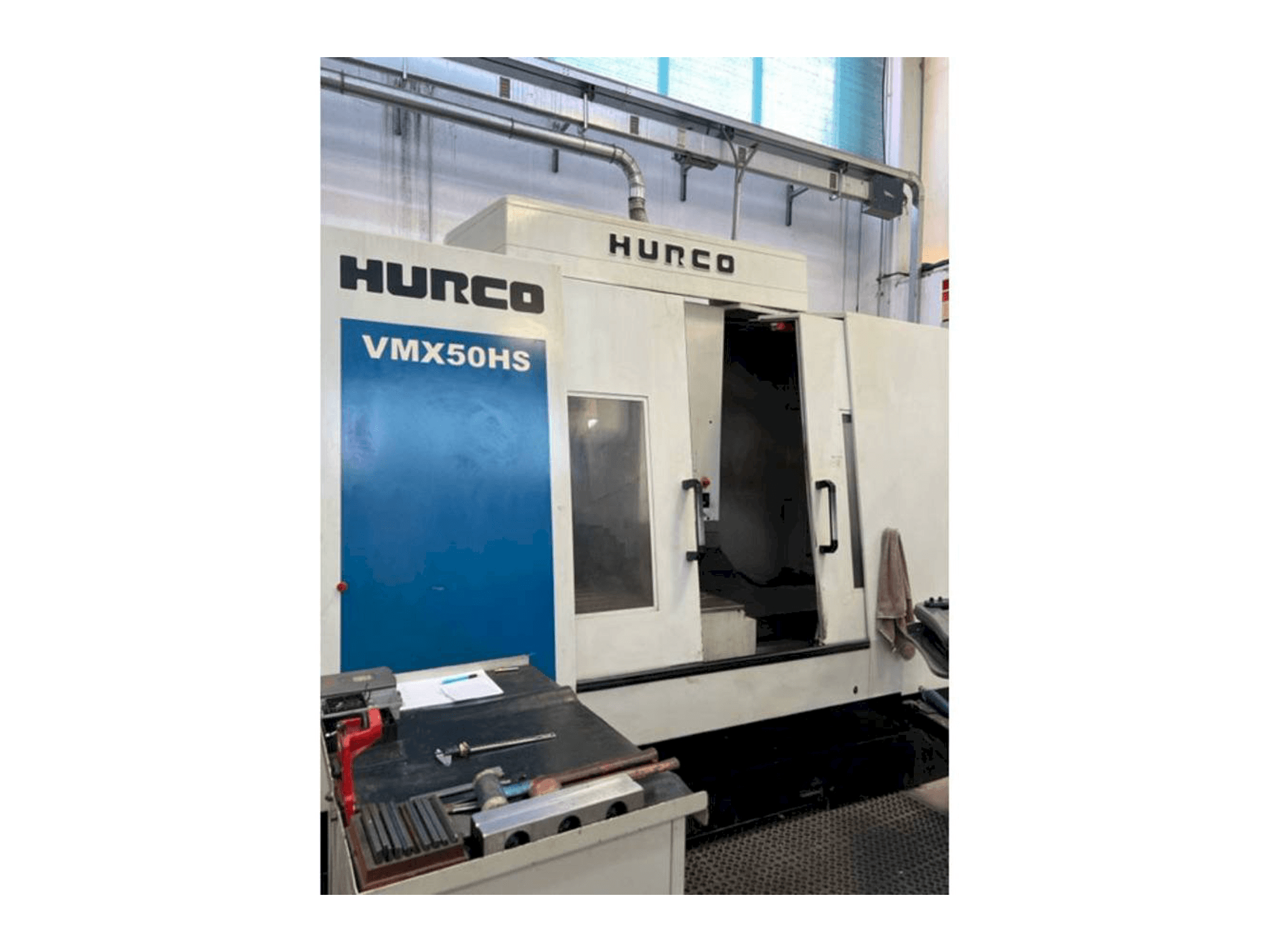 Prikaz stroja Hurco VMX 50 HS sprijeda