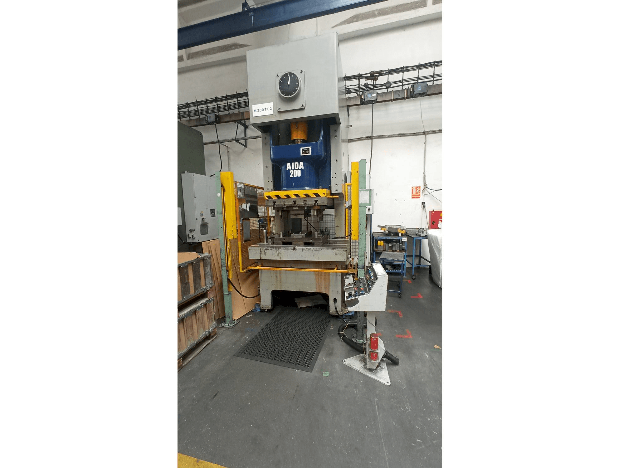 Prikaz stroja AIDA NC1-200L sprijeda