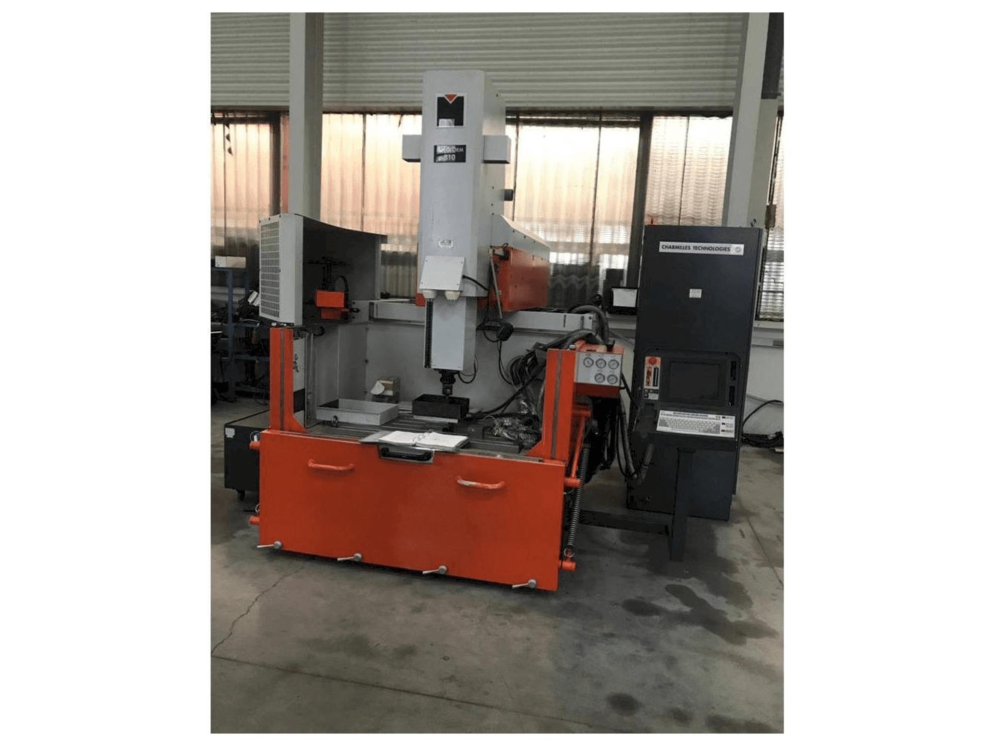 Prikaz stroja CHARMILLES ROBOFORM 810 sprijeda