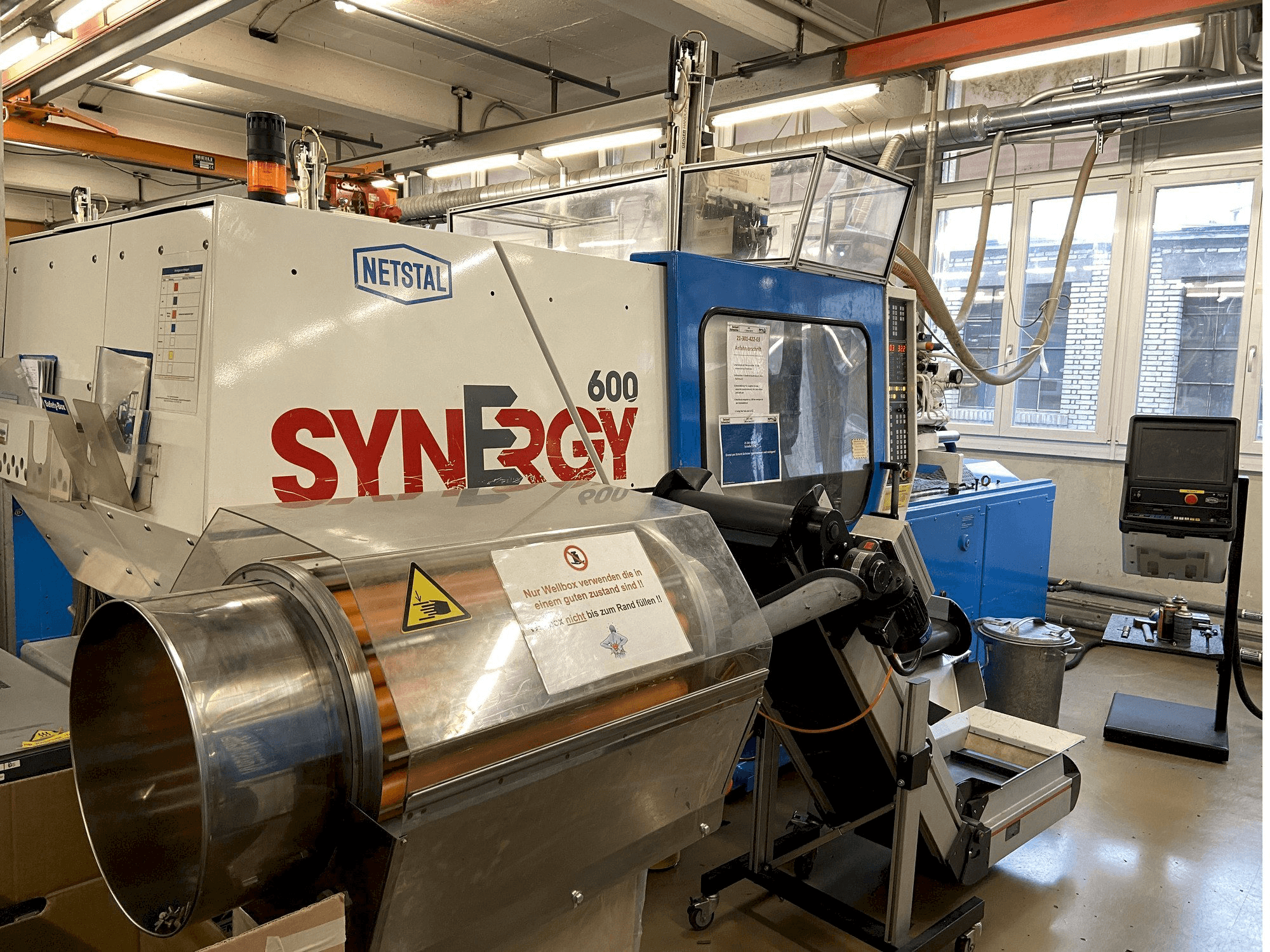 Prikaz stroja Netstal SYNERGY 600-60 sprijeda