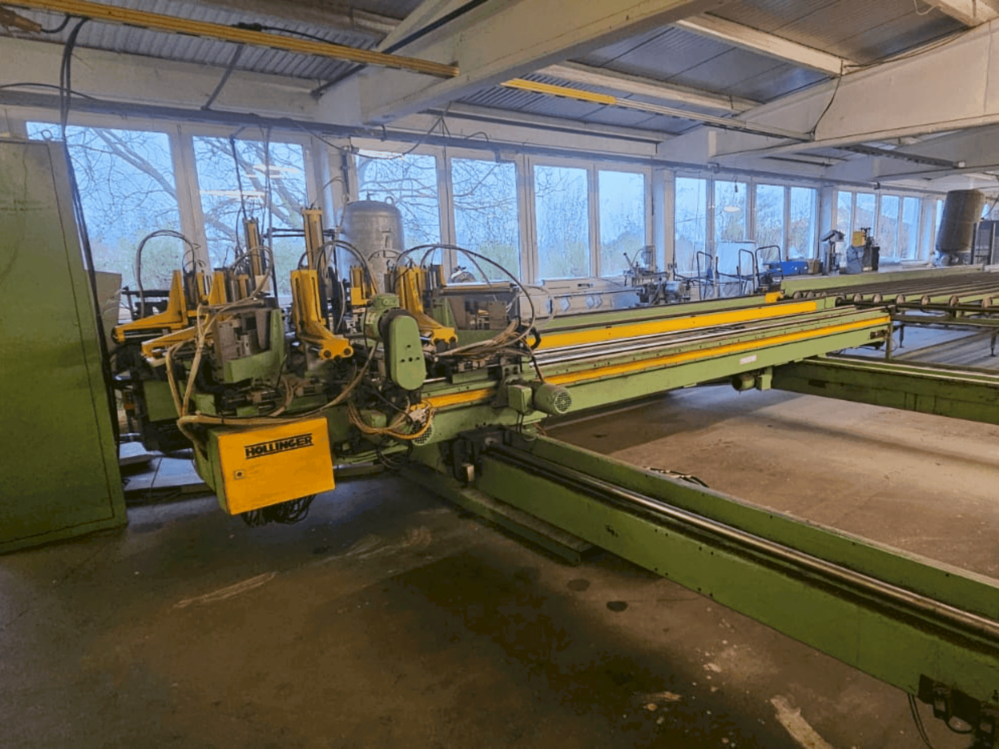 Prikaz stroja HOLLINGER MSE-II-EP-SB-300-450 sprijeda