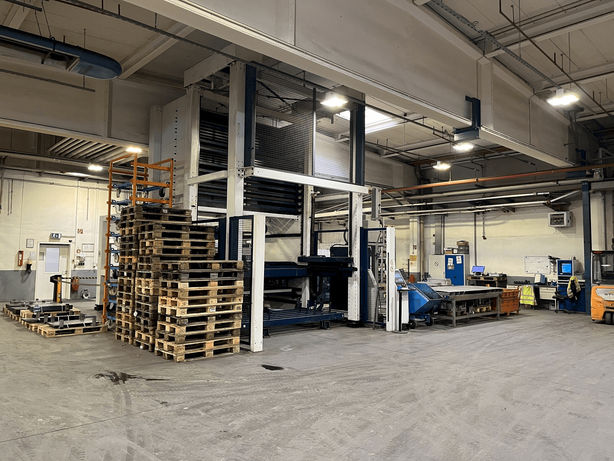 Prikaz stroja TRUMPF TruLaser 3030 L20 / Tru Store 3030 sprijeda