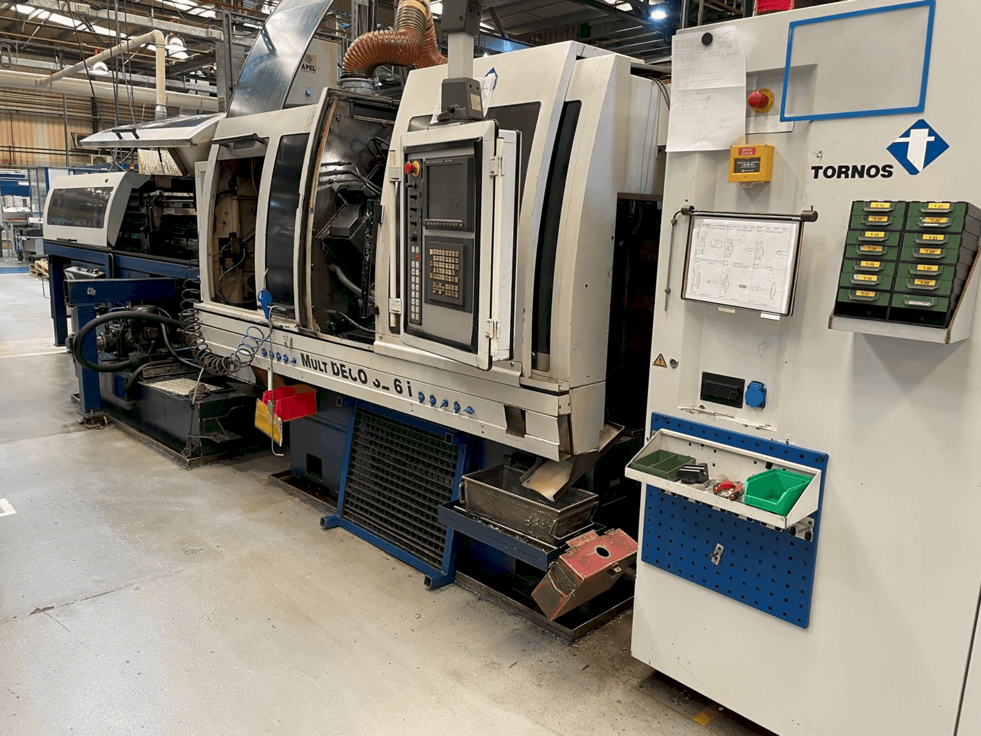 Prikaz stroja TORNOS MultiDeco 32/6i sprijeda