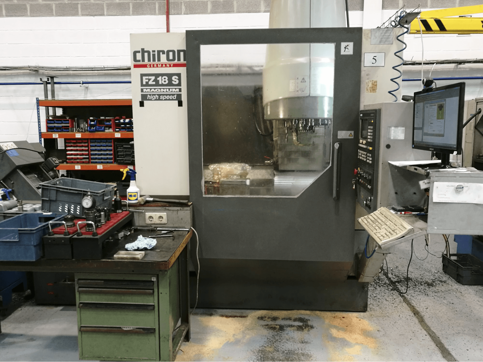 Prikaz stroja Chiron FZ18 S Magnum sprijeda