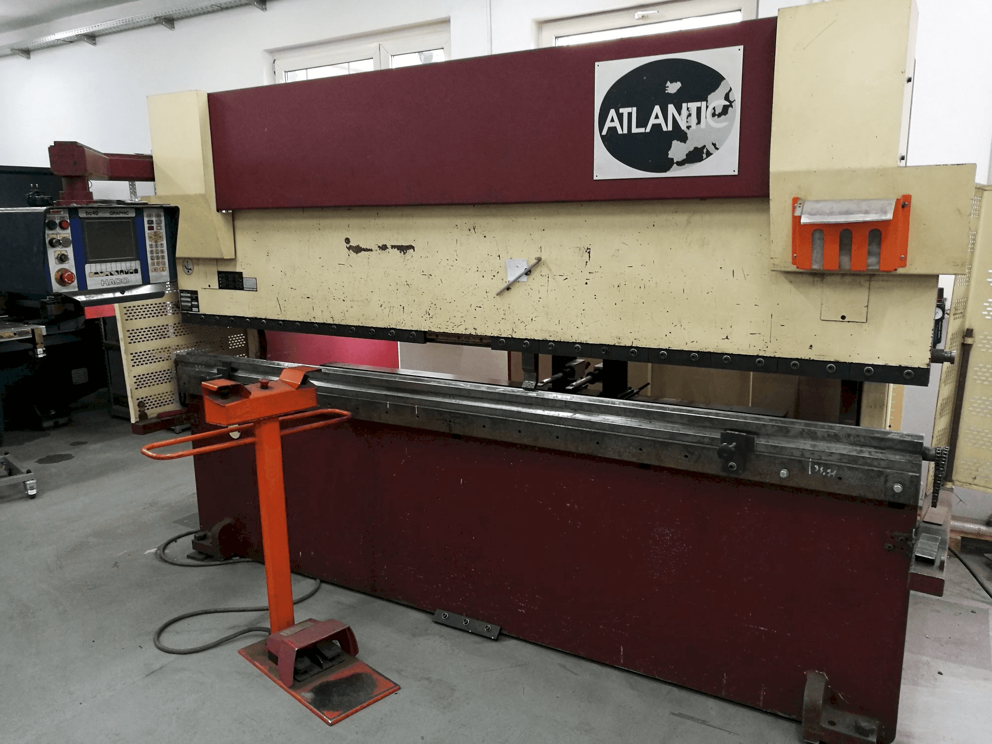 Prikaz stroja HACO ATLANTIC HPE 30100 sprijeda