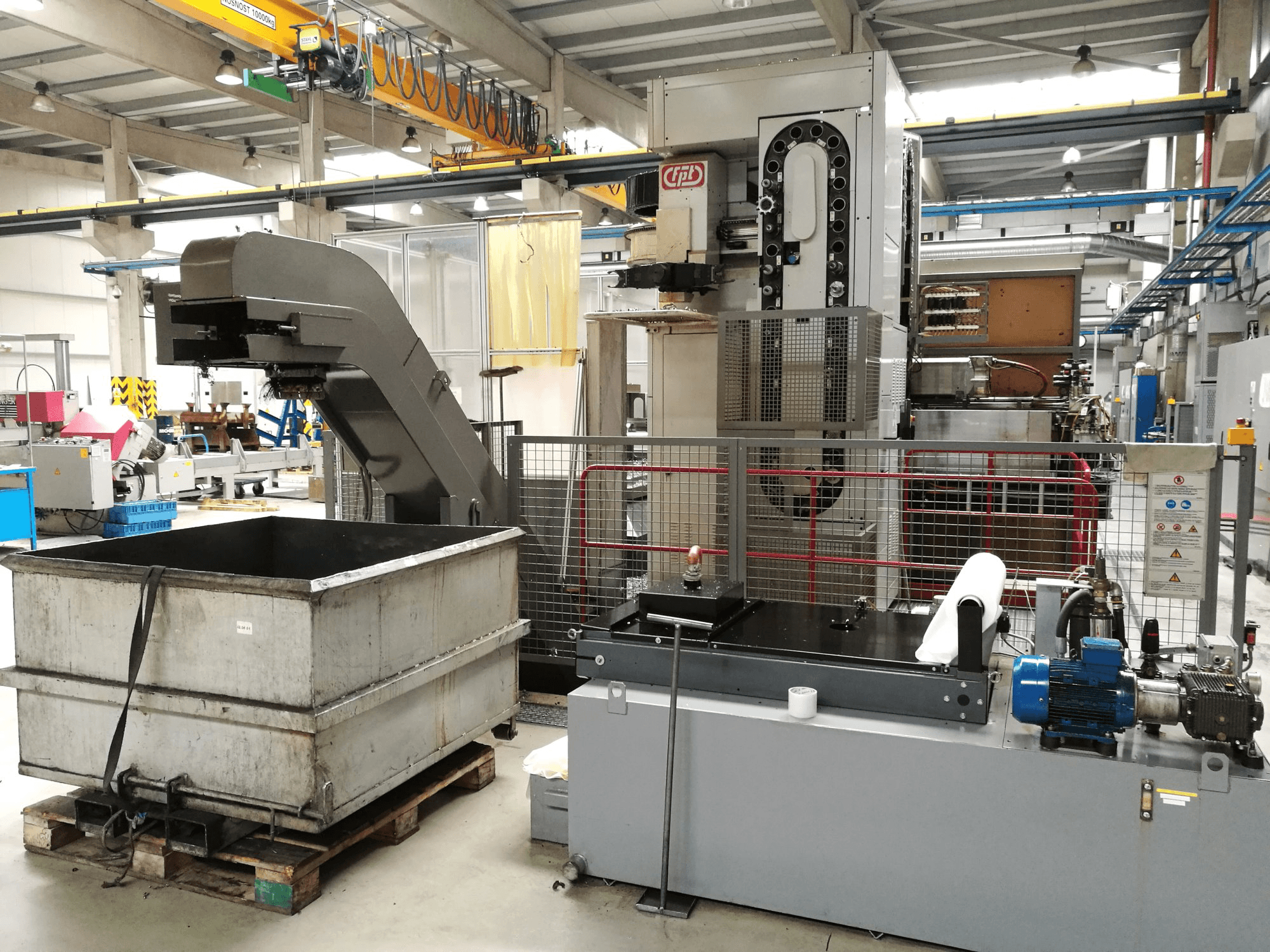 Prikaz stroja FPT AREA M sprijeda