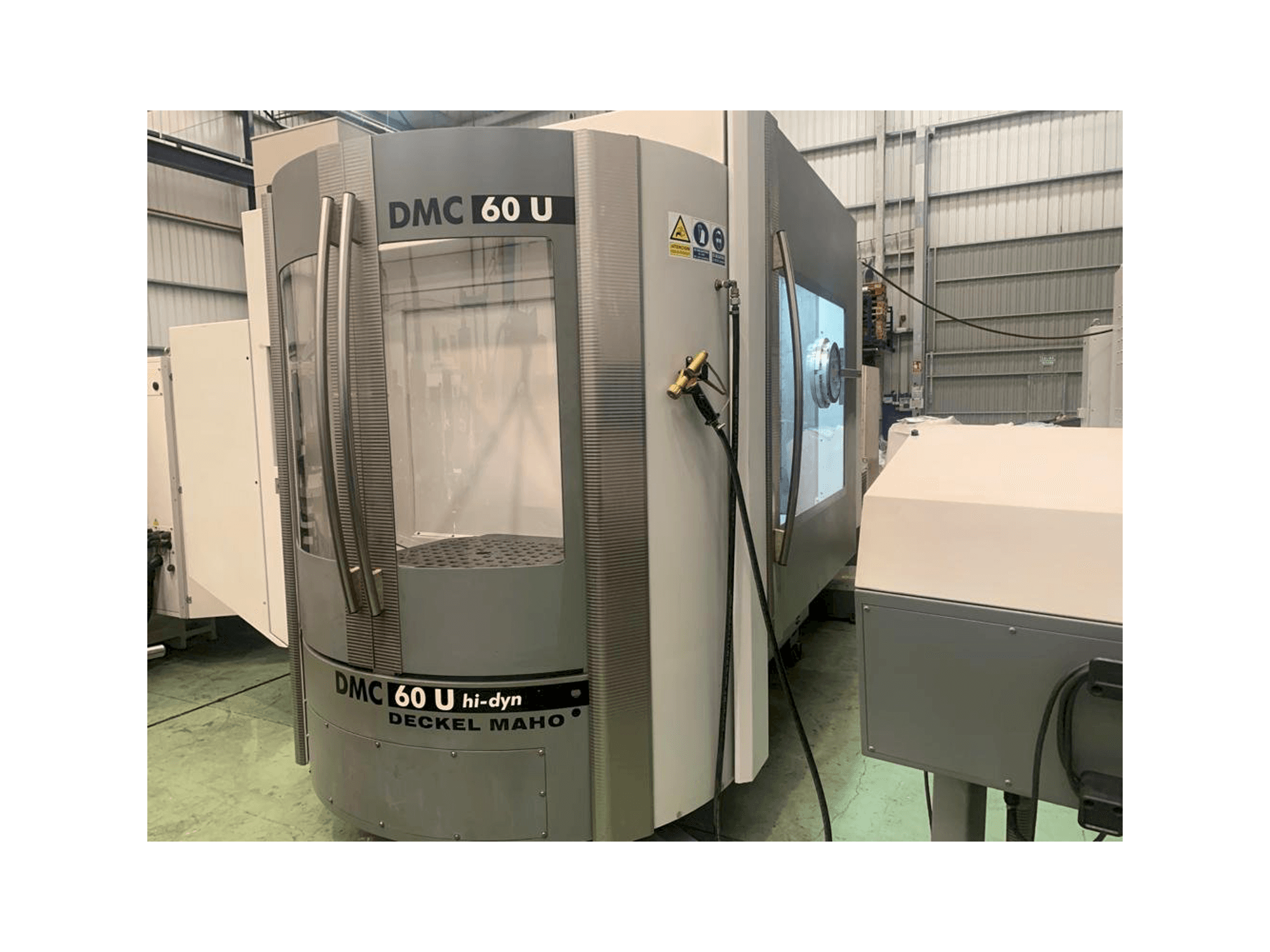 Prikaz stroja DECKEL DMC 60 U hi-dyn sprijeda