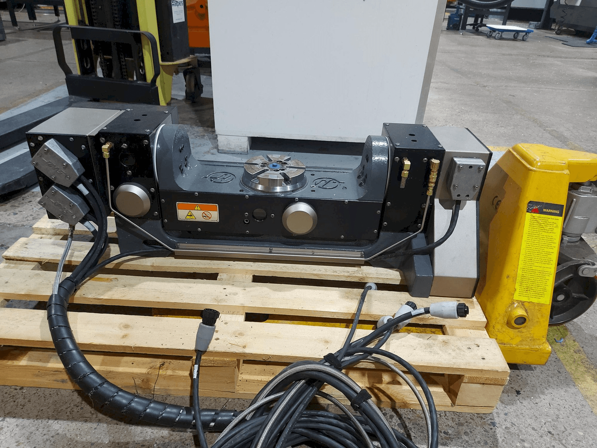 Prikaz stroja HAAS TR160 sprijeda