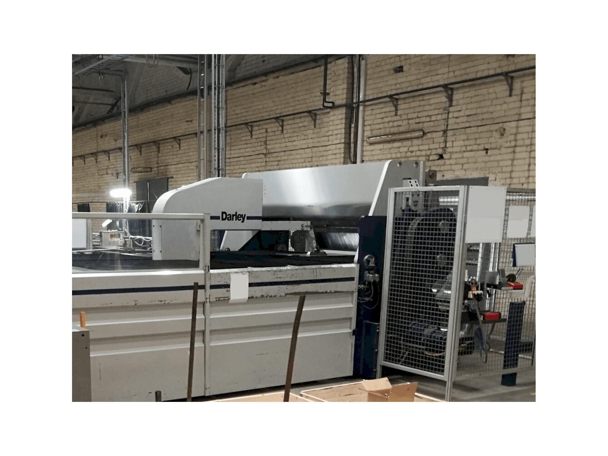 Prikaz stroja Darley MF 2502 sprijeda