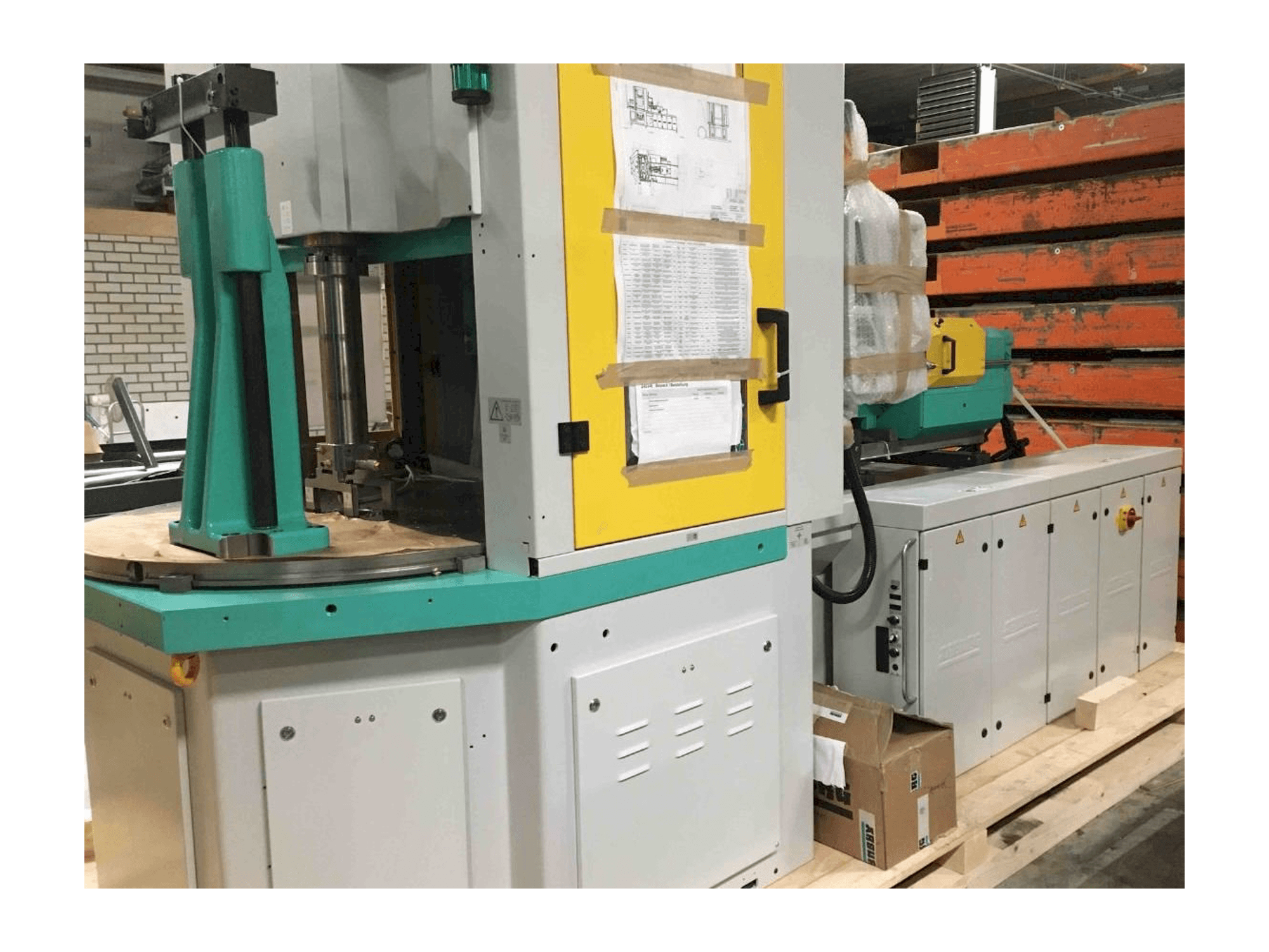 Prikaz stroja Arburg ALLROUNDER 1200 t 1000 - 400 sprijeda