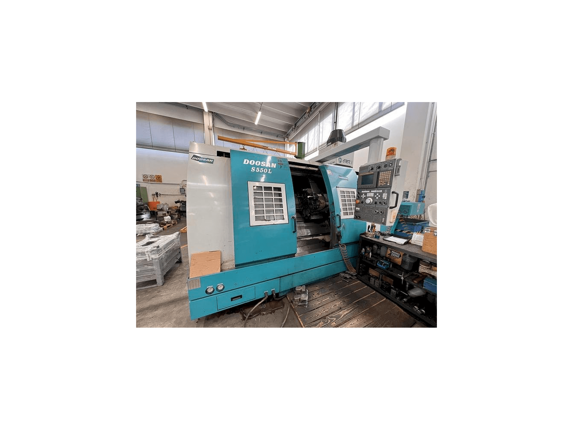 Prikaz stroja Doosan S550L sprijeda