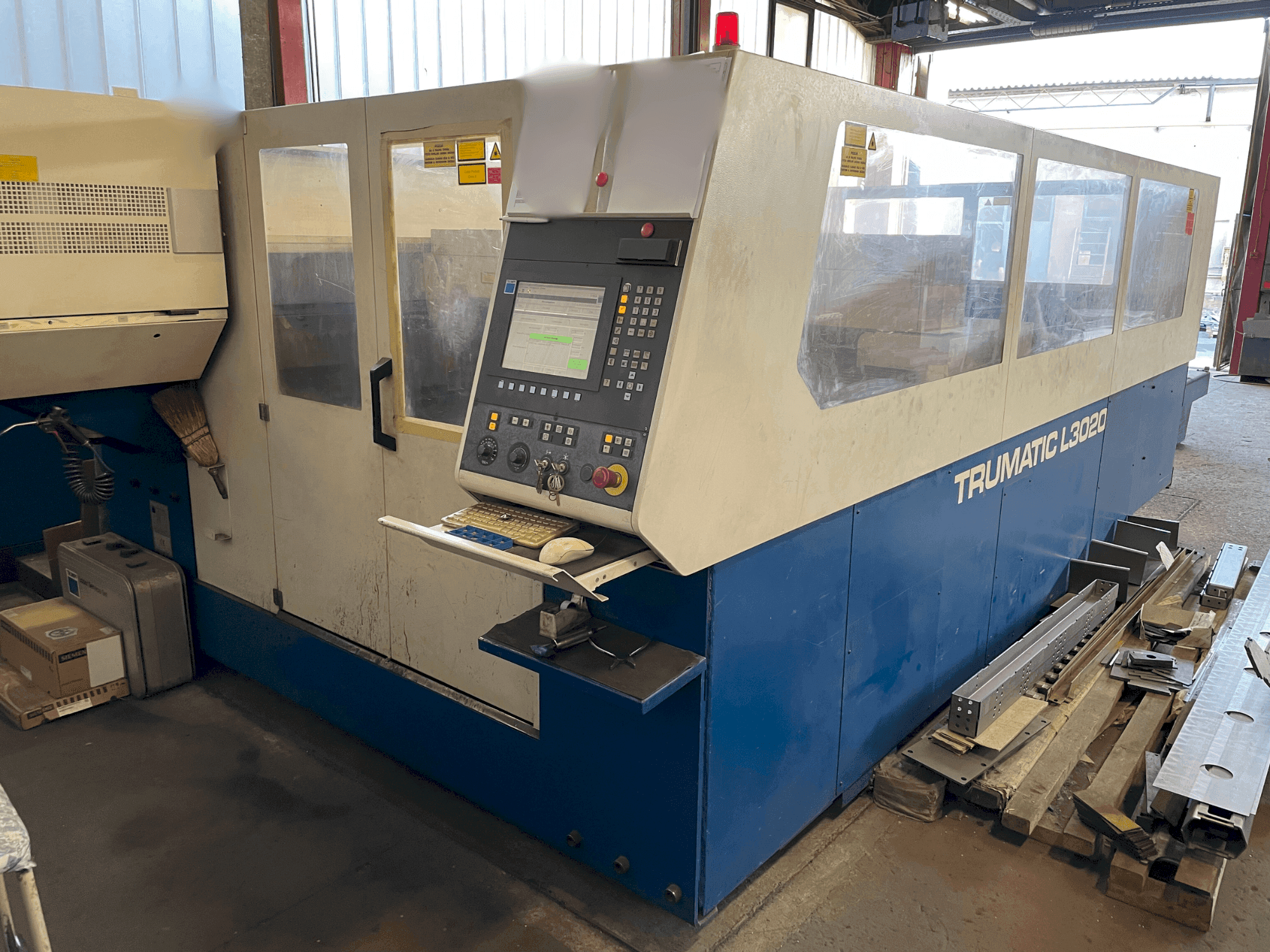 Prikaz stroja TRUMPF Trumatic TC L3020 sprijeda