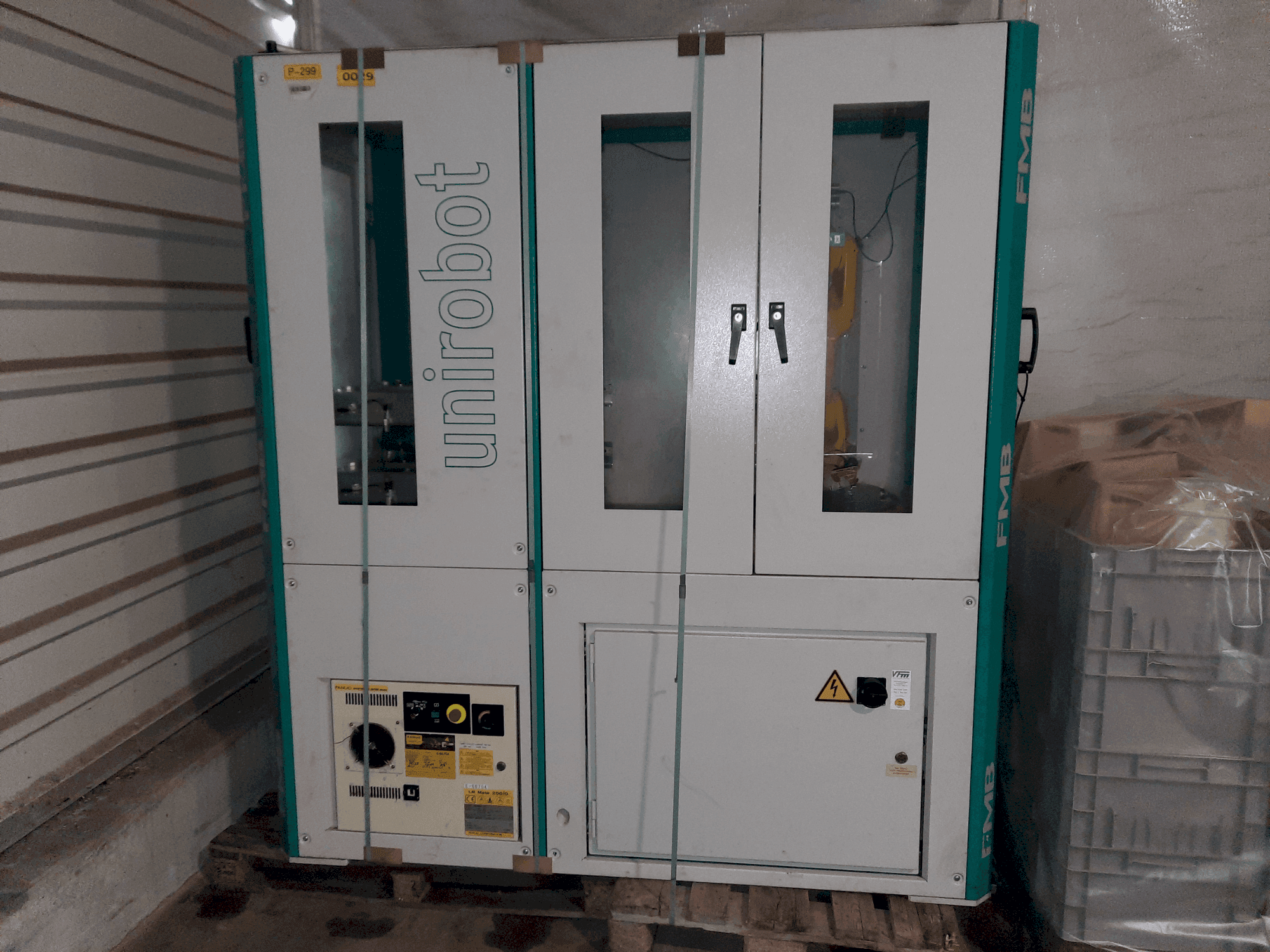 Prikaz stroja FANUC R30-iB Mate A05B-2651-B011 sprijeda