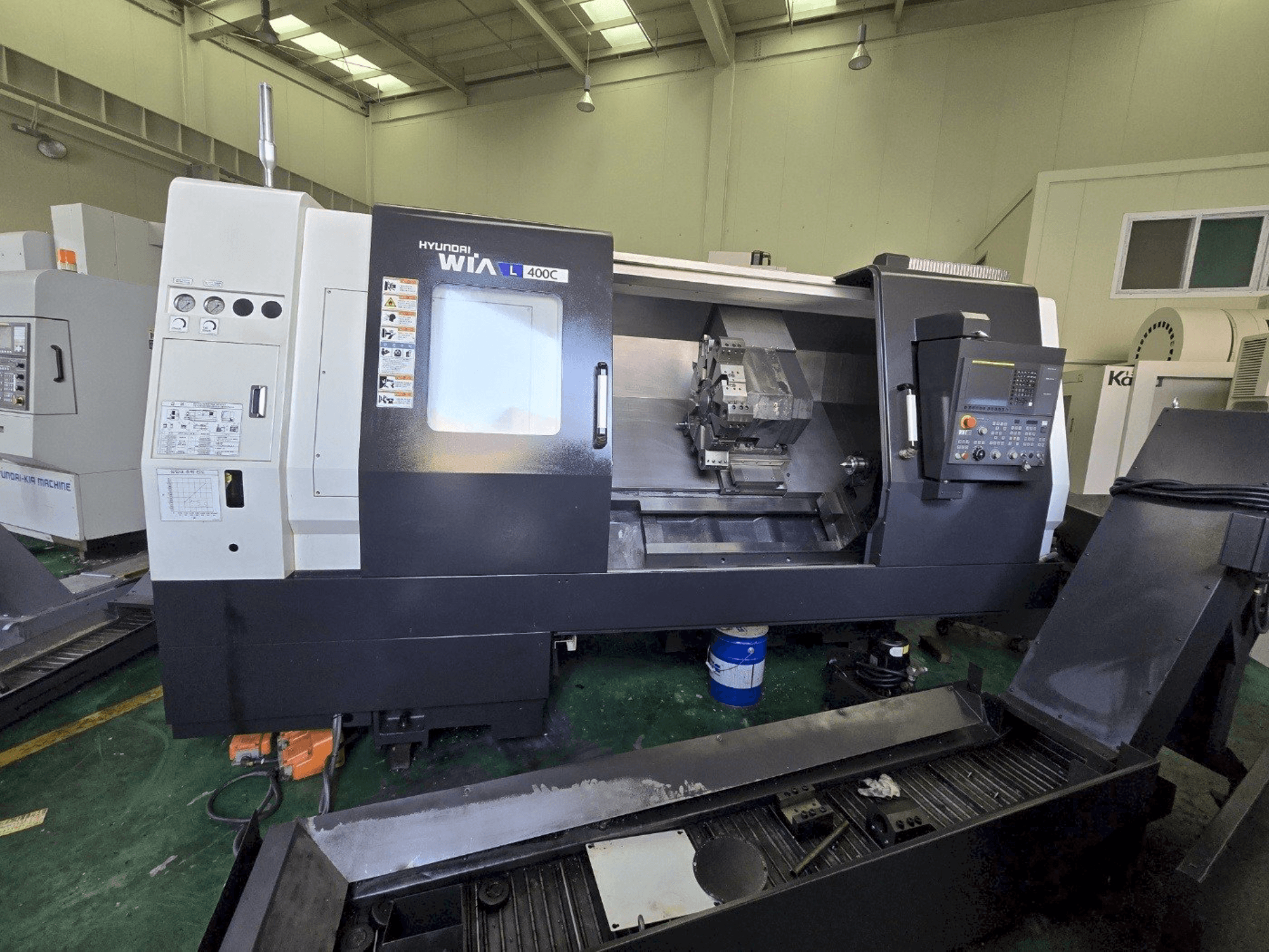 Prikaz stroja Hyundai Wia L400C sprijeda