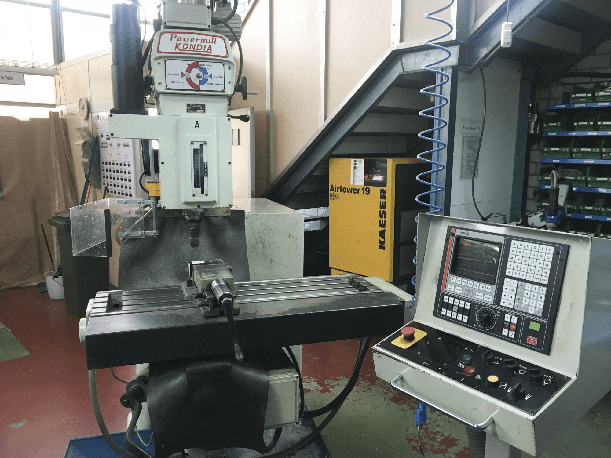 Prikaz stroja KONDIA Powermill FV-1 CNC slijeva
