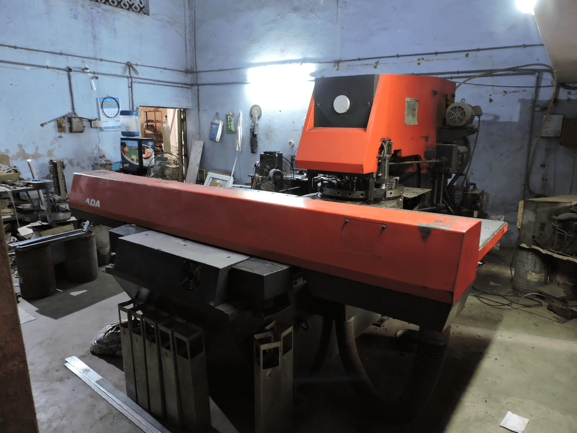 Prikaz stroja AMADA ARIES 245 zdesna