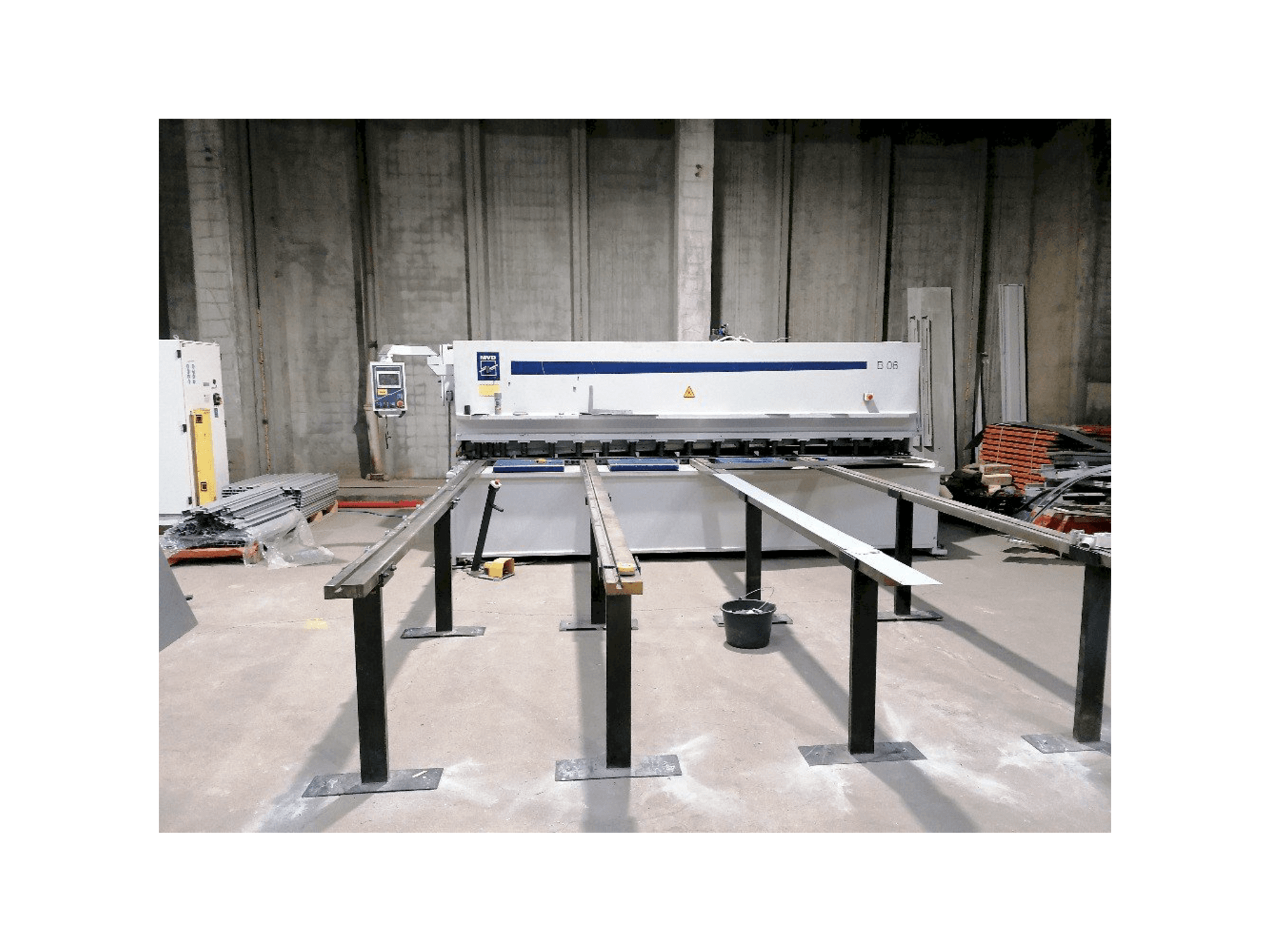 Prikaz stroja MVD B06-4000 sprijeda