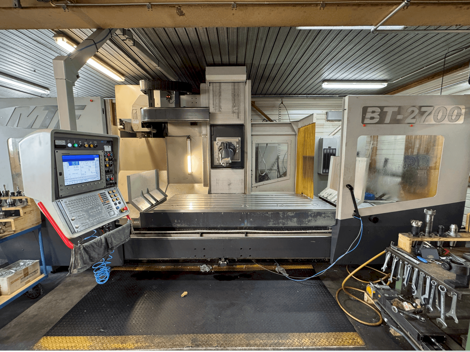 Prikaz stroja MTE BT-2700 sprijeda