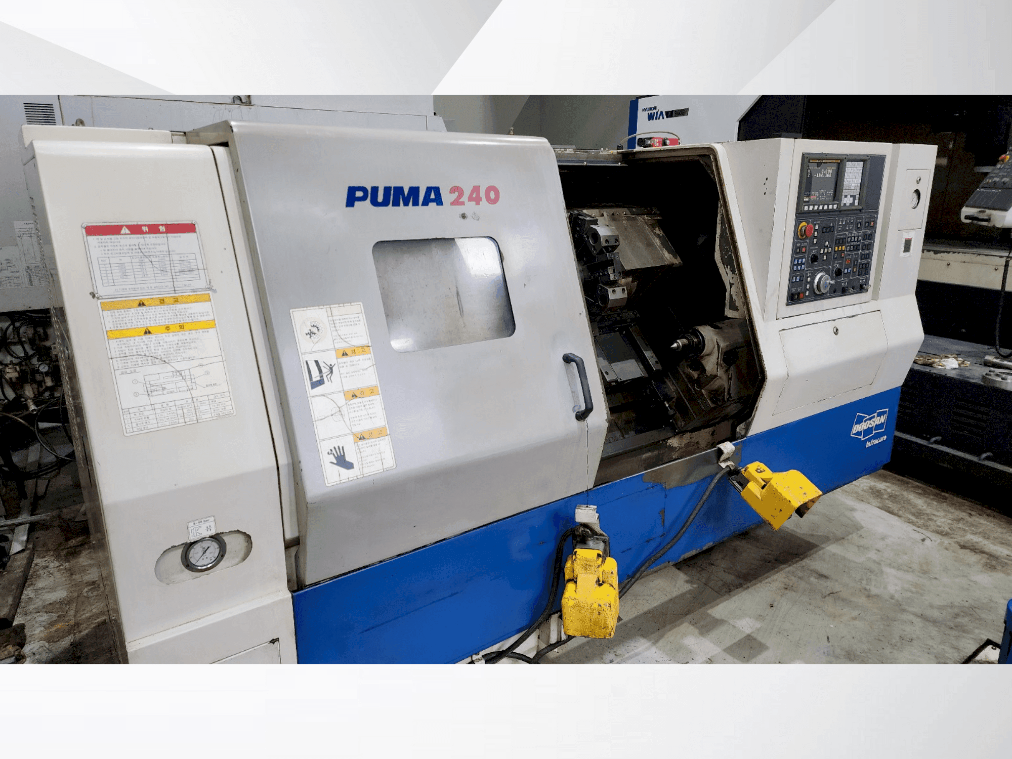 Prikaz stroja DOOSAN PUMA 240B sprijeda