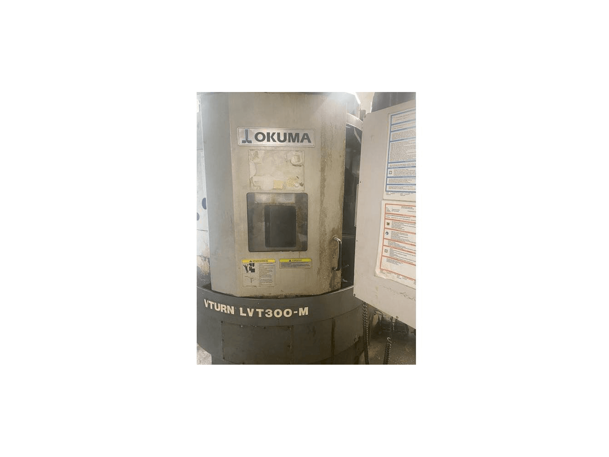 Prikaz stroja Okuma LVT300M sprijeda