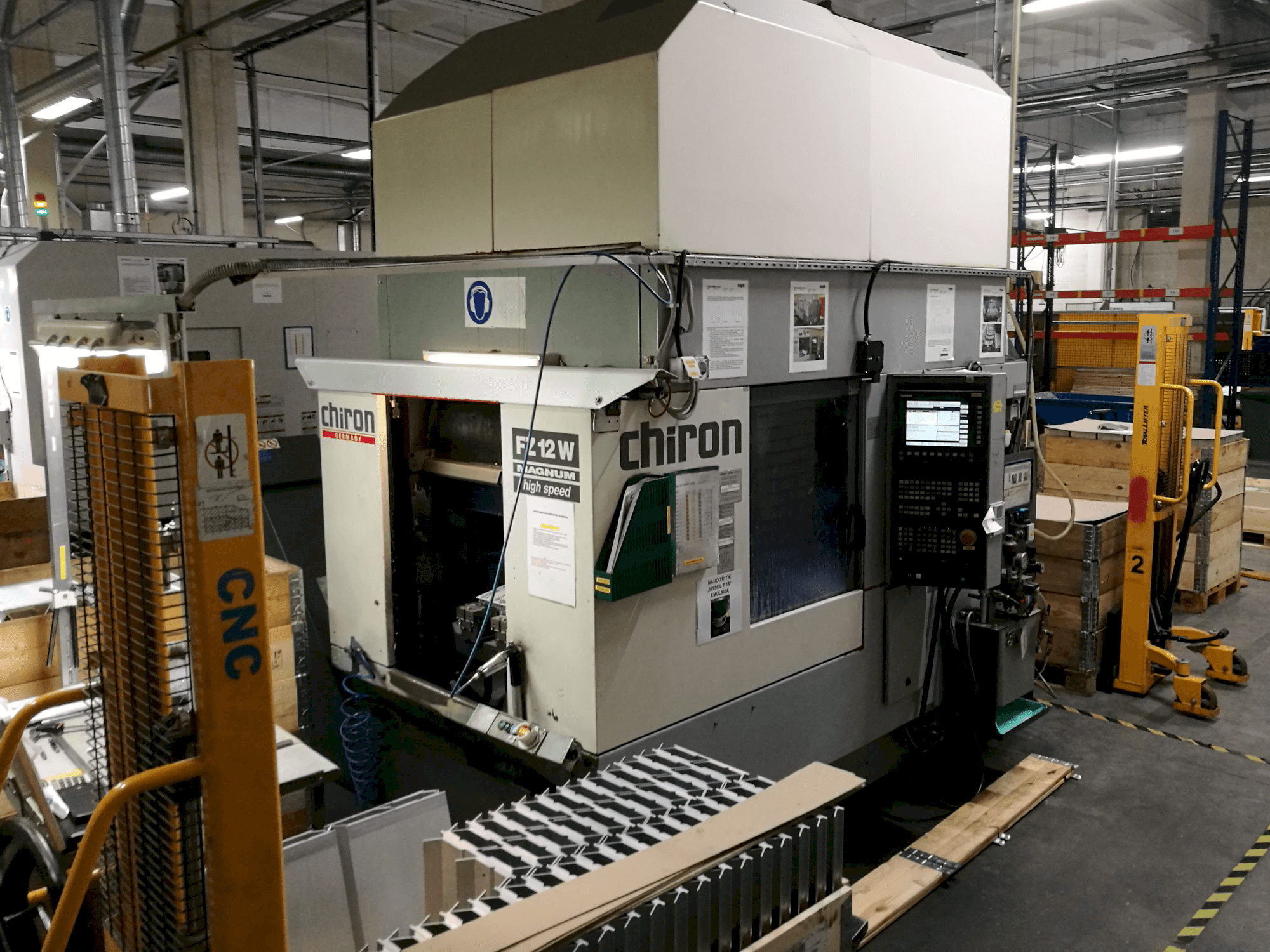 Prikaz stroja Chiron FZ 12 W slijeva