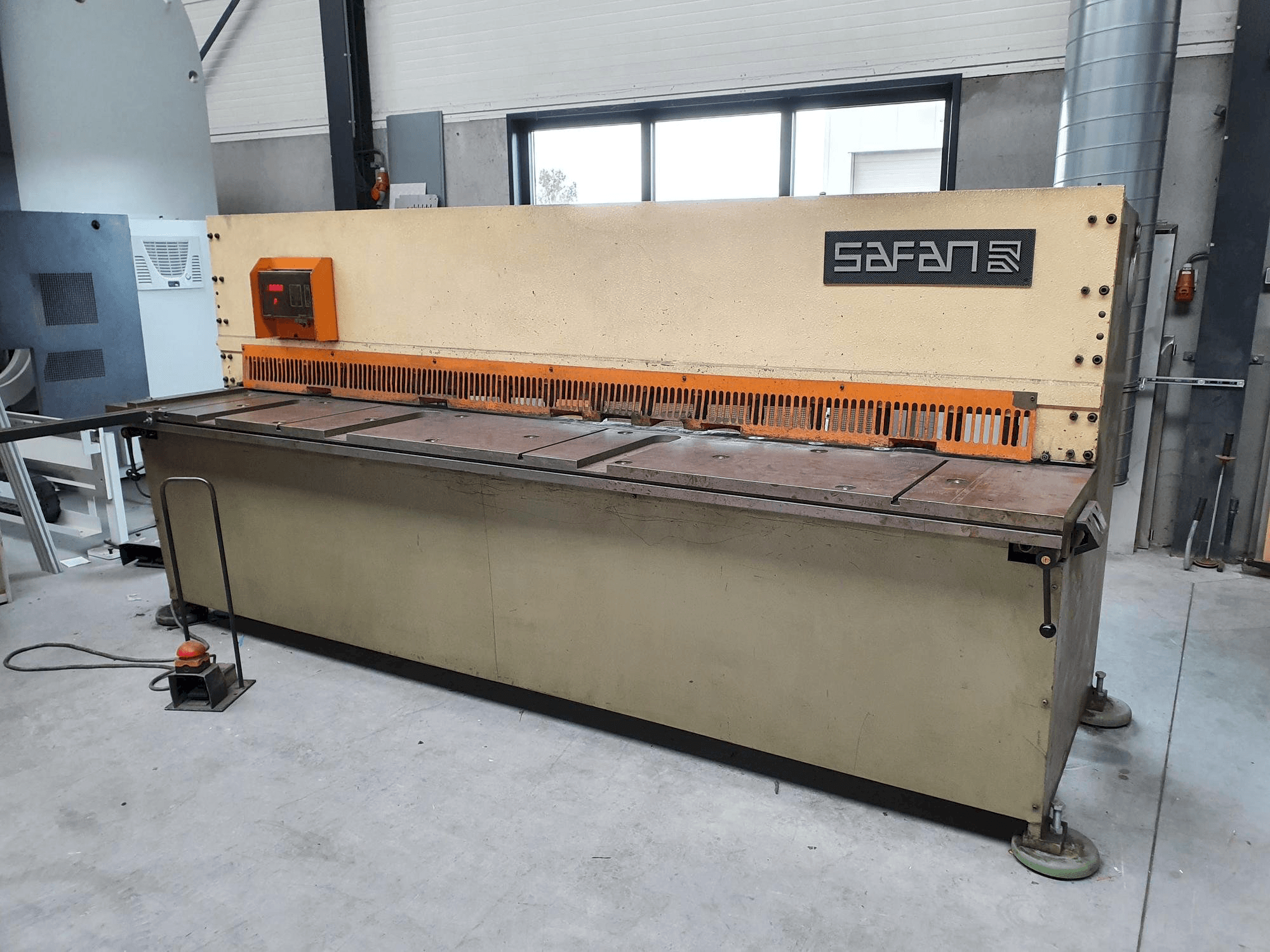 Prikaz stroja Safan VS 310-6 sprijeda