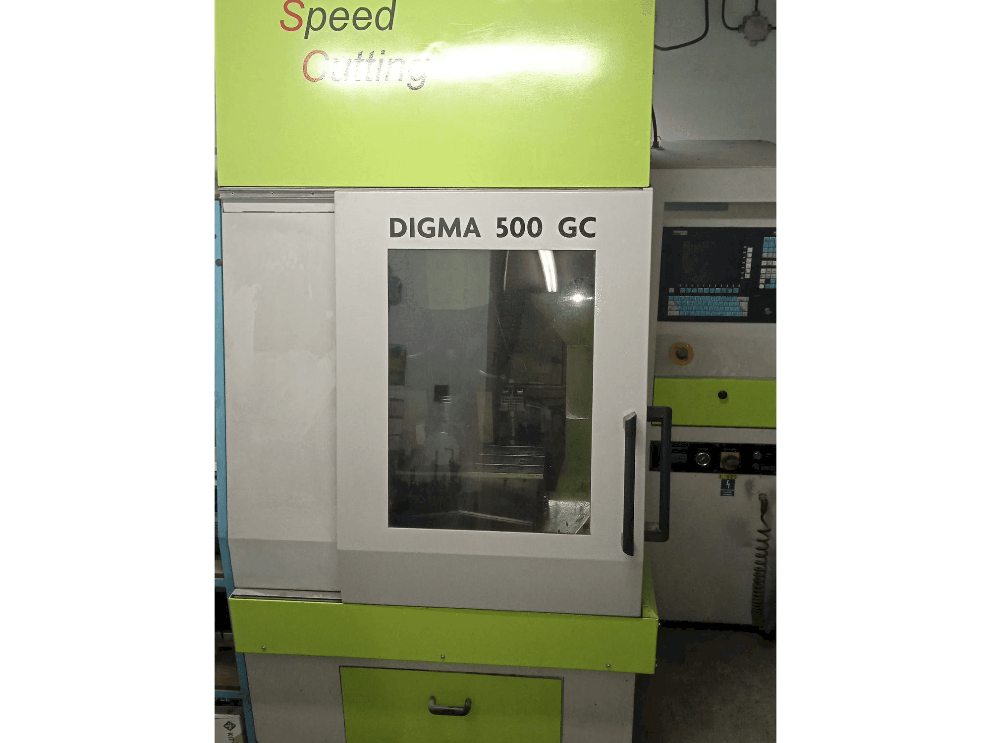 Prikaz stroja Exeron Digma 500 GC 5AX sprijeda