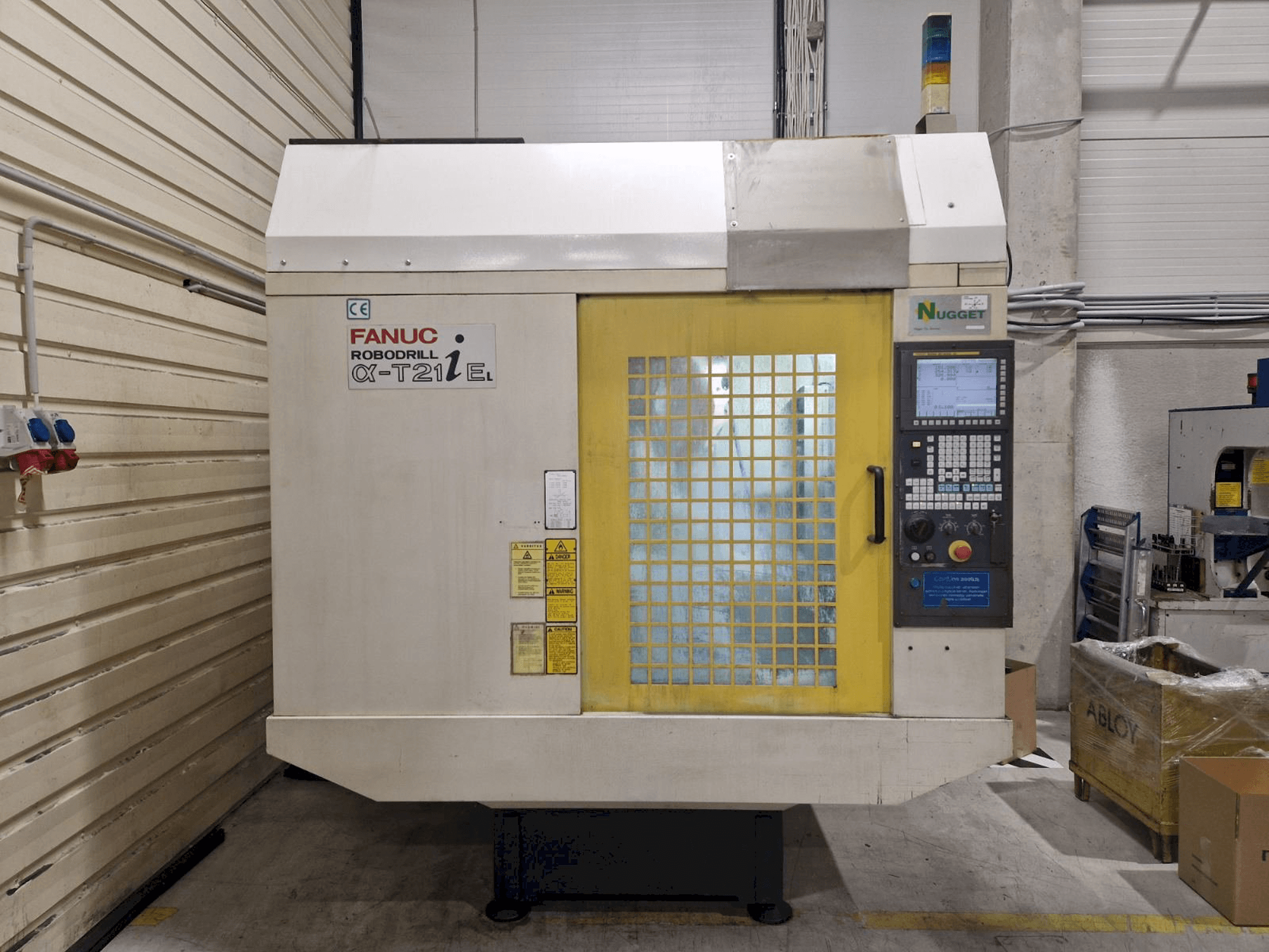 Prikaz stroja FANUC Robodrill a-T21iEL sprijeda