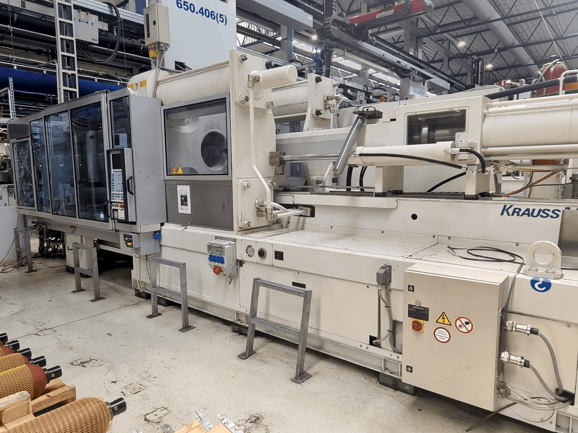 Prikaz stroja Krauss Maffei 650-2700 C2 sprijeda