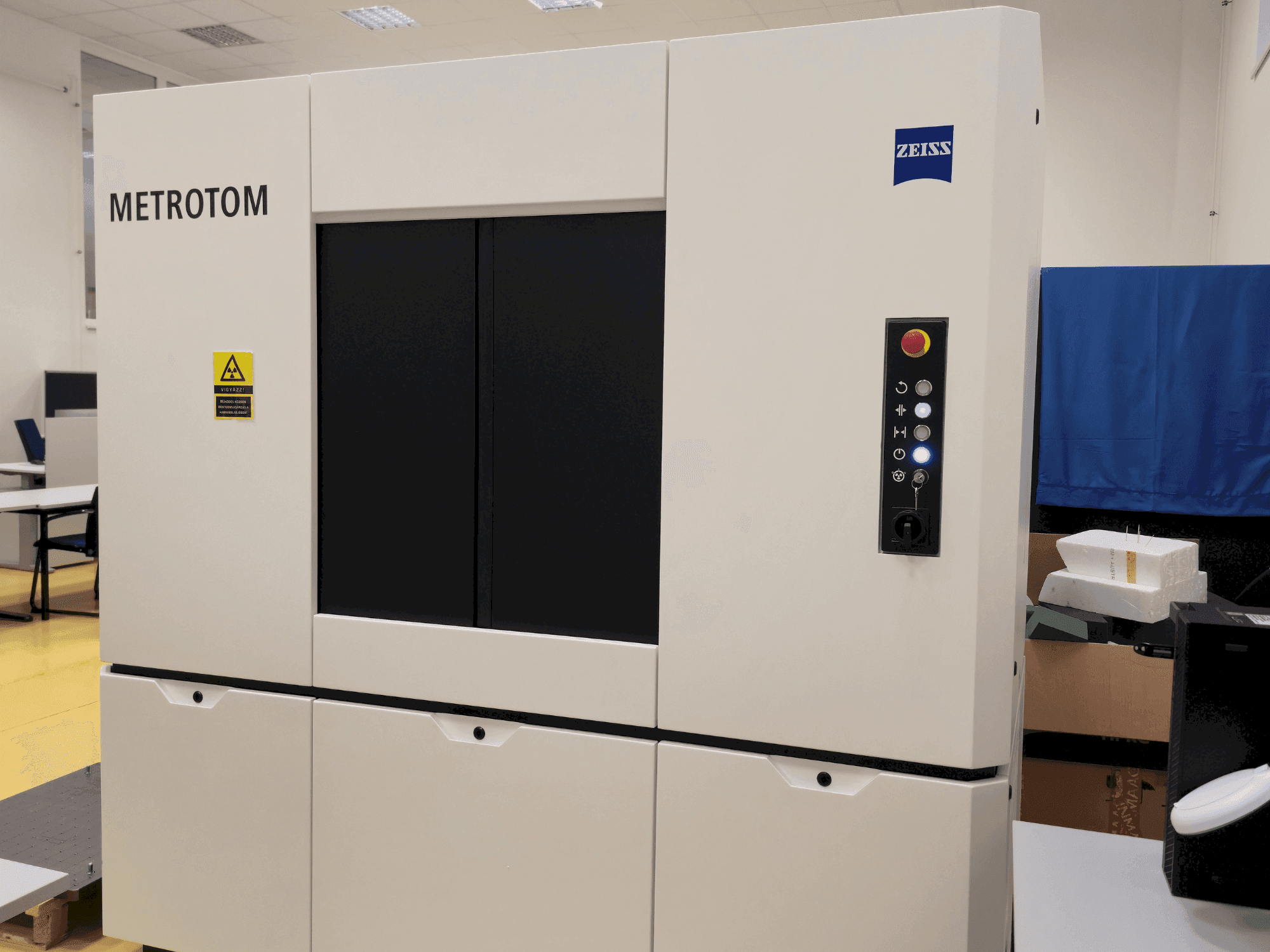 Prikaz stroja ZEISS Metrotom 6Scout sprijeda