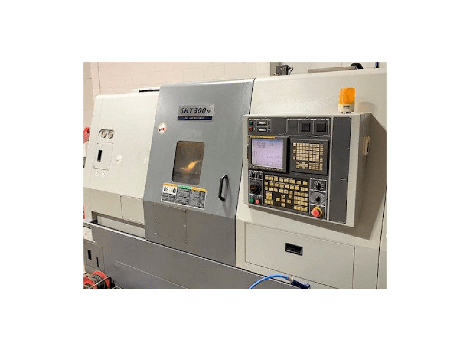 Prikaz stroja Hyundai Kia SKT 300M sprijeda